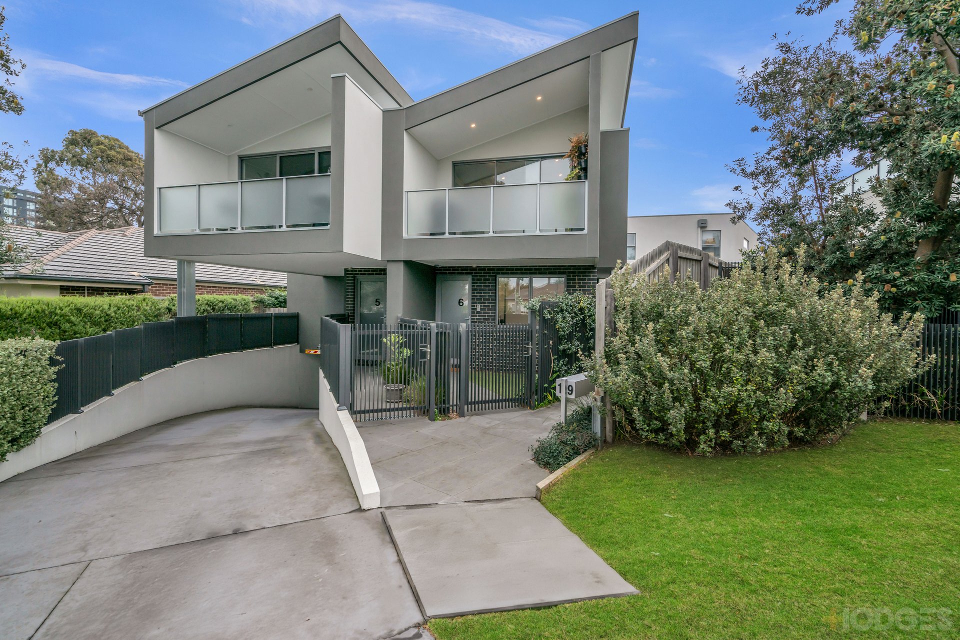 6 / 19 Reeve Court Cheltenham
