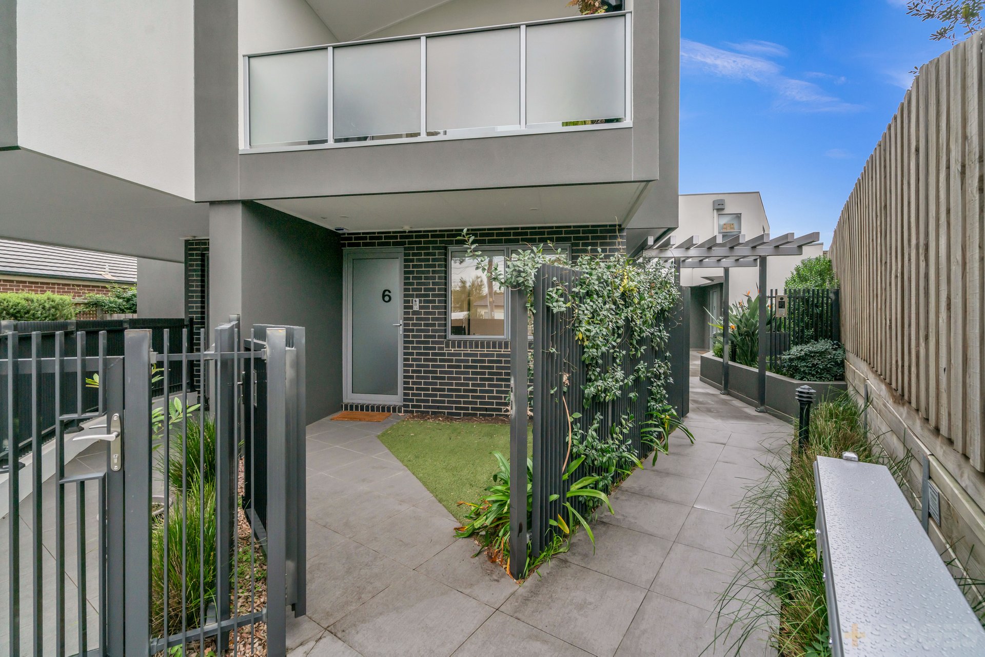 6 / 19 Reeve Court Cheltenham