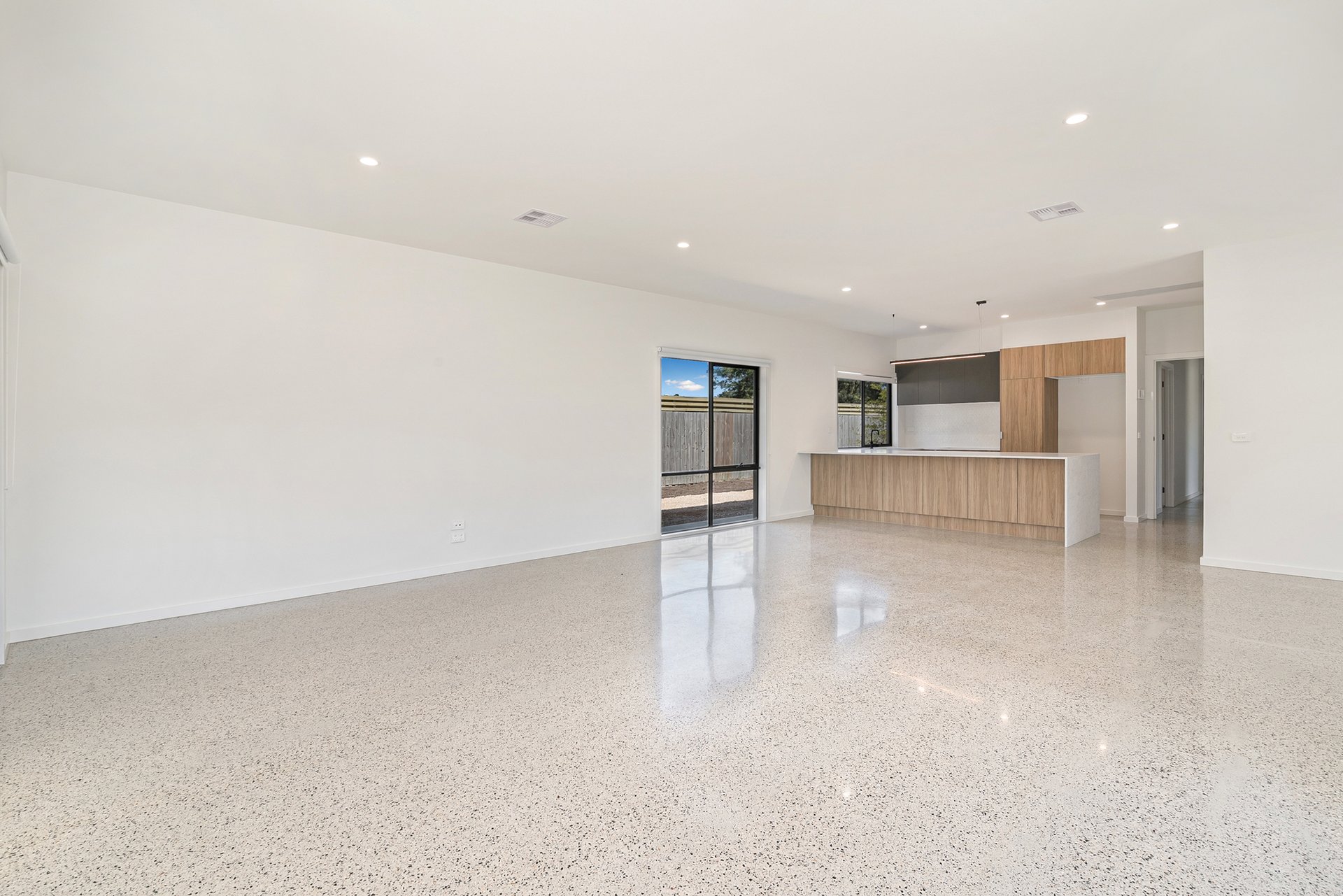 6/1921 Mount Macedon Road, Woodend image 2