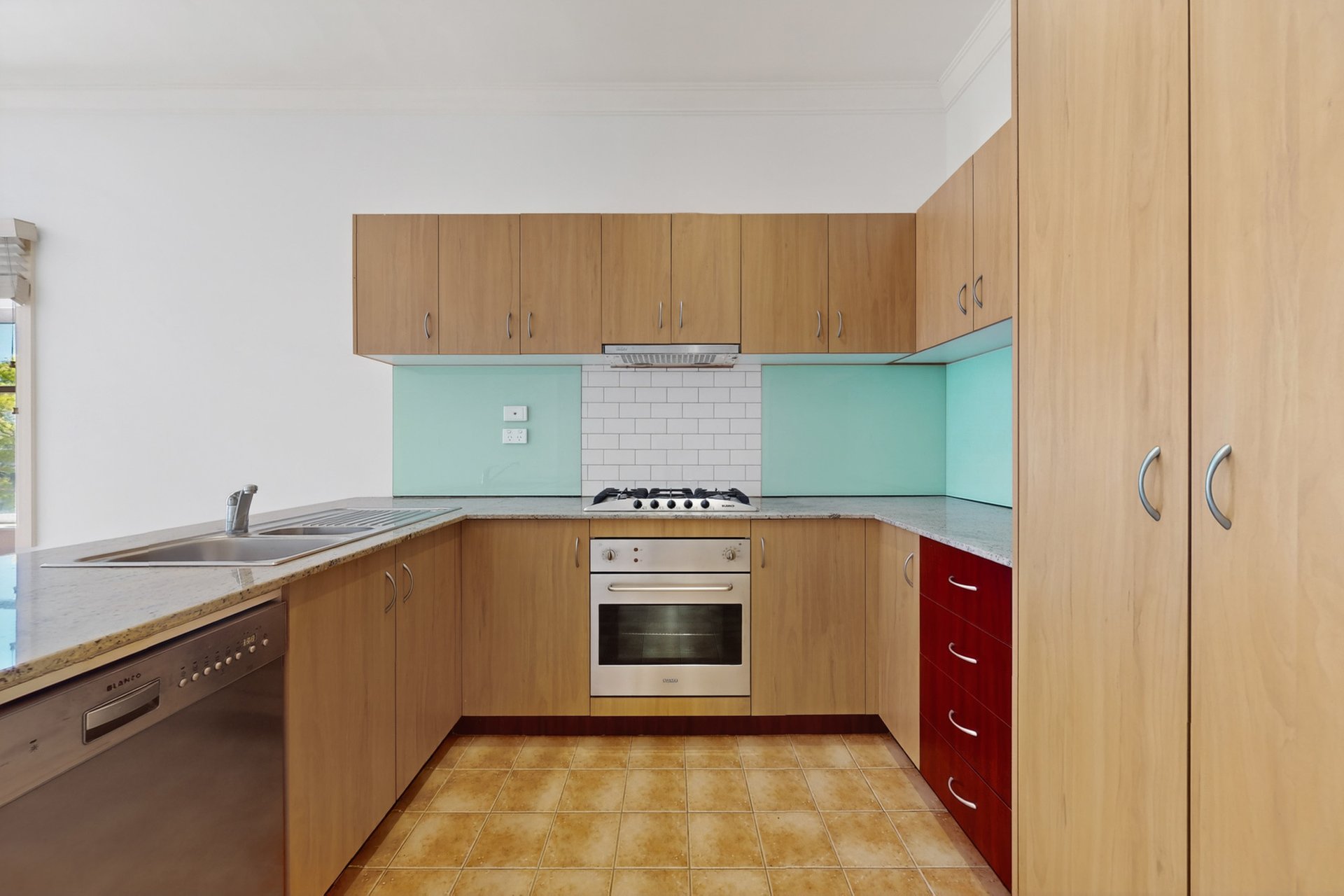 6/193 Jasper Road, Bentleigh image 5