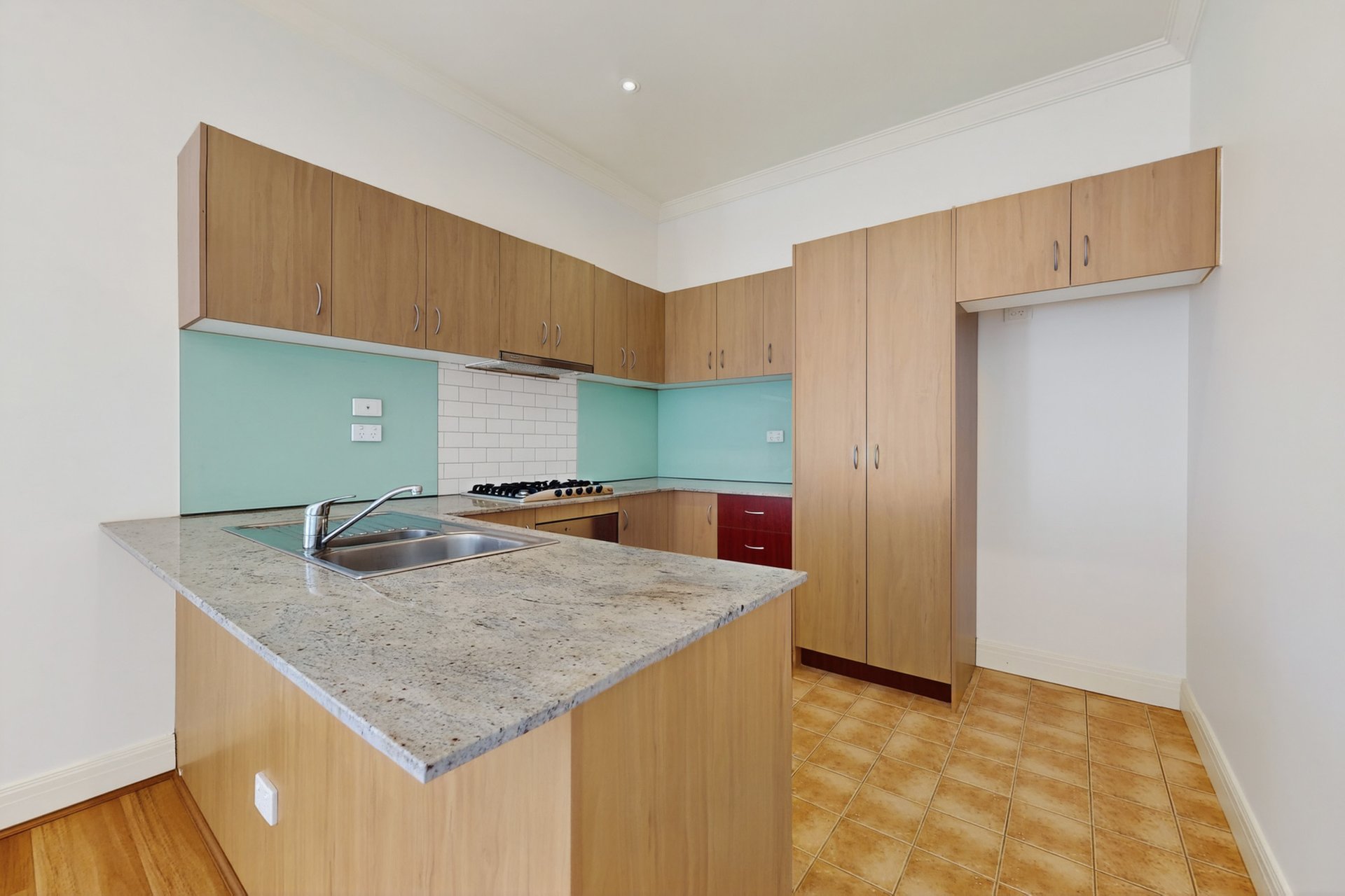 6/193 Jasper Road, Bentleigh image 6