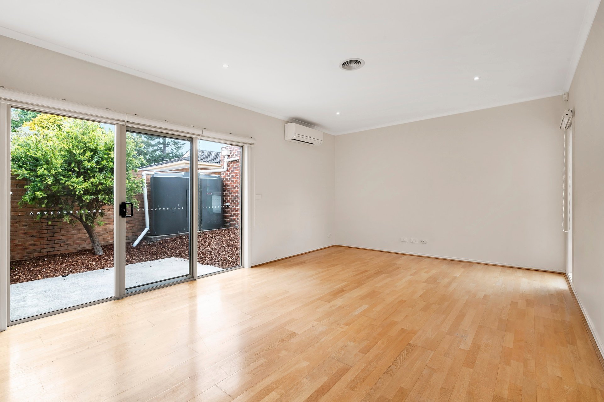 6/196 Hull Road, Mooroolbark image 3