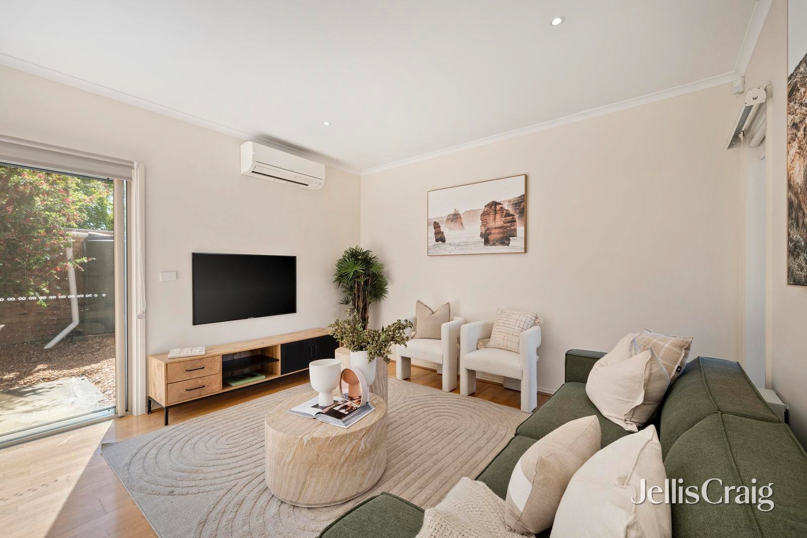 6/196 Hull Road, Mooroolbark image 2