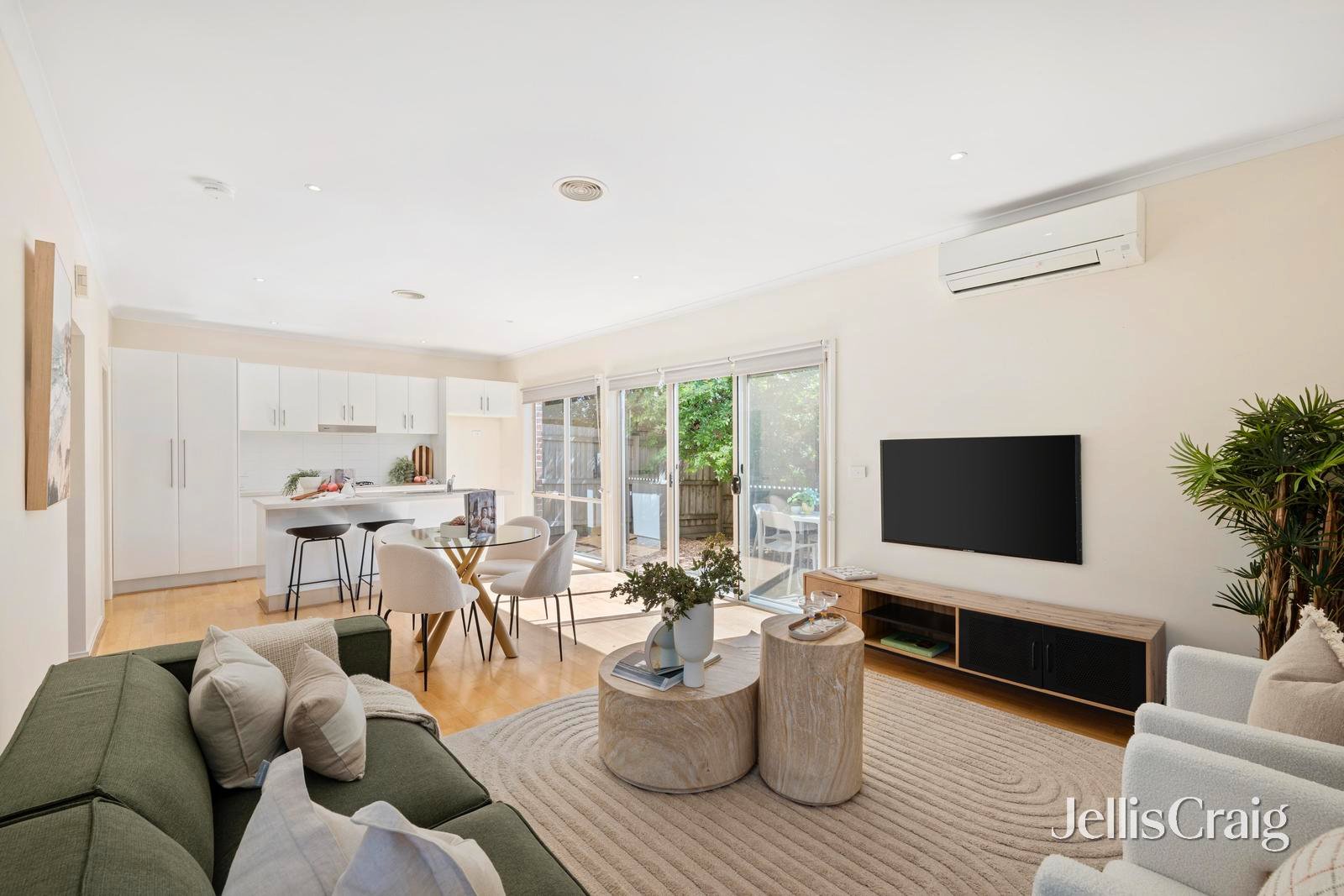 6/196 Hull Road, Mooroolbark image 3