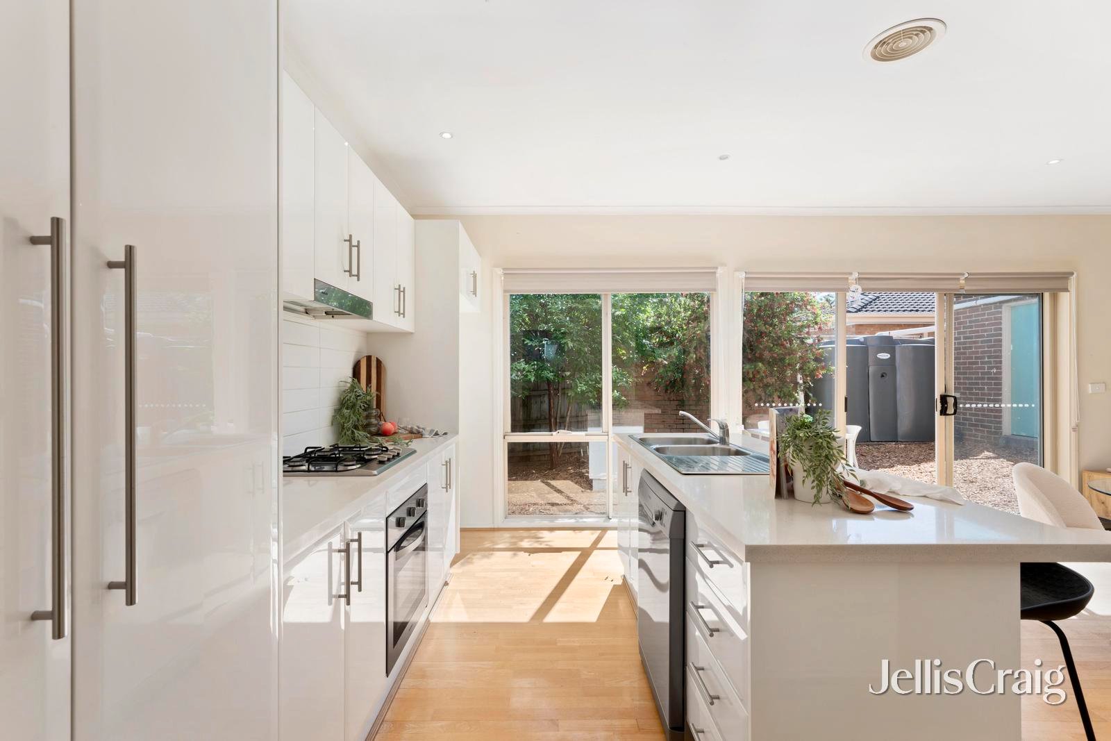 6/196 Hull Road, Mooroolbark image 4