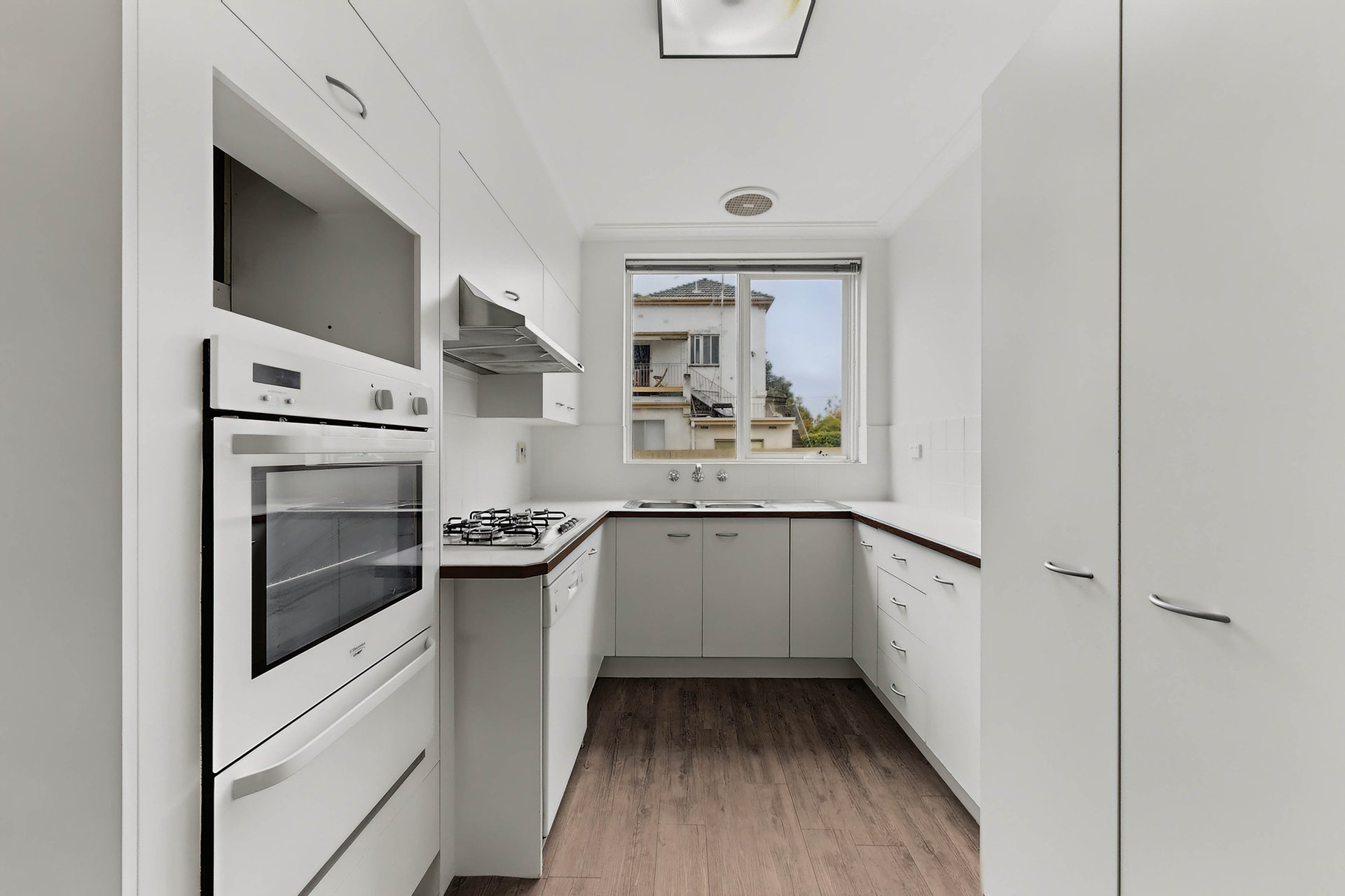 6/1A Lawes Street, Hawthorn image 4