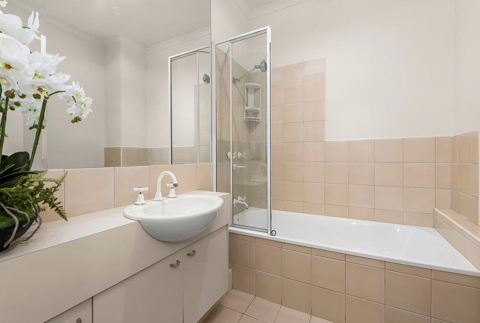 Property Gallery Thumbnail 6