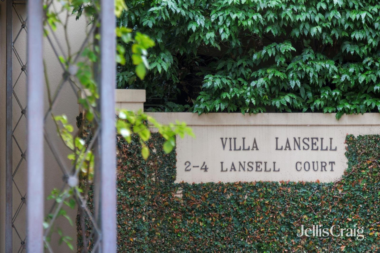 6/2-4 Lansell Court, Toorak image 2