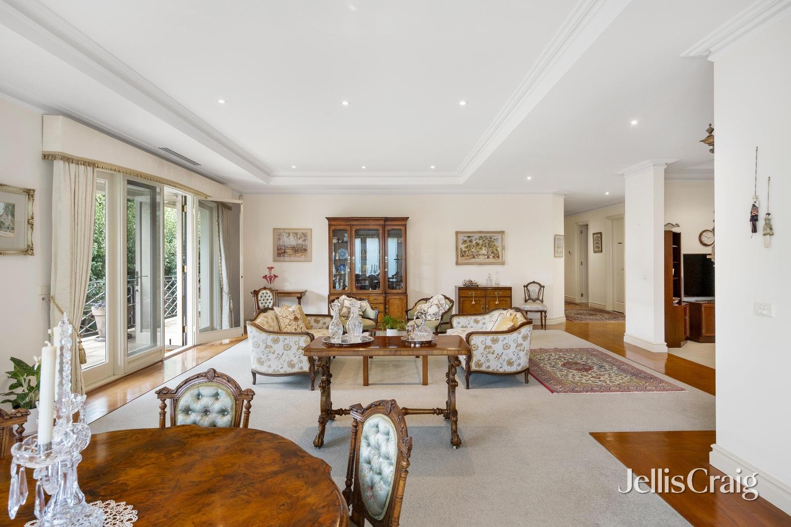 6/2-4 Lansell Court, Toorak image 4