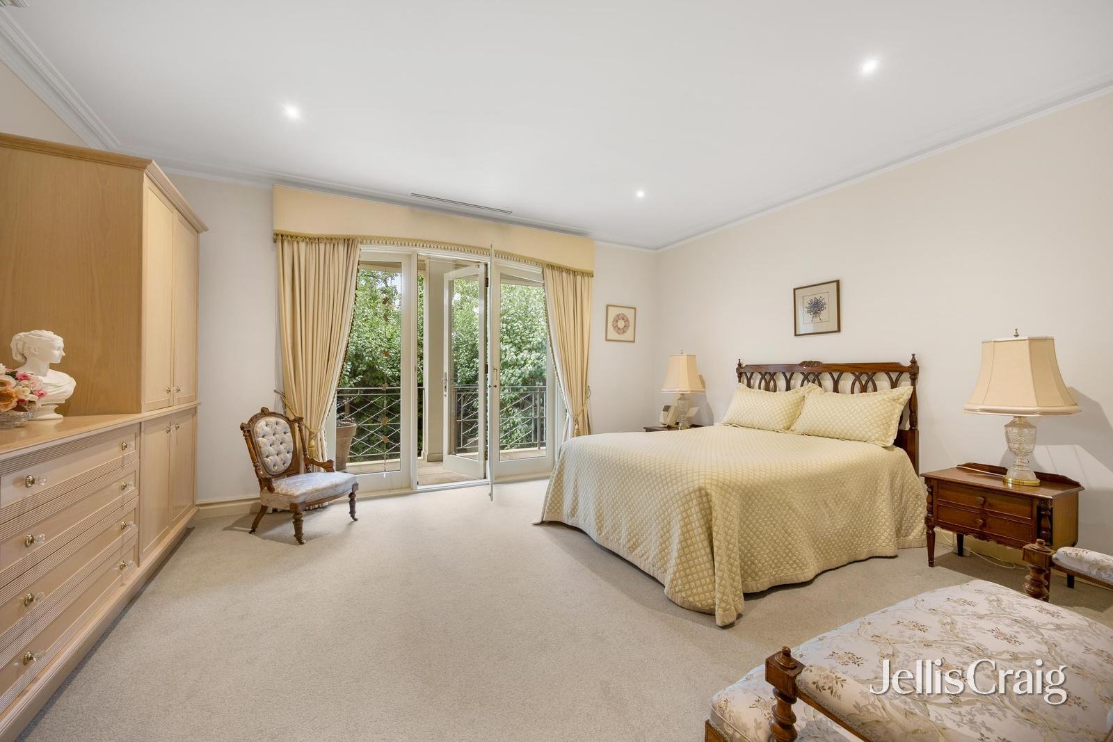 6/2-4 Lansell Court, Toorak image 8
