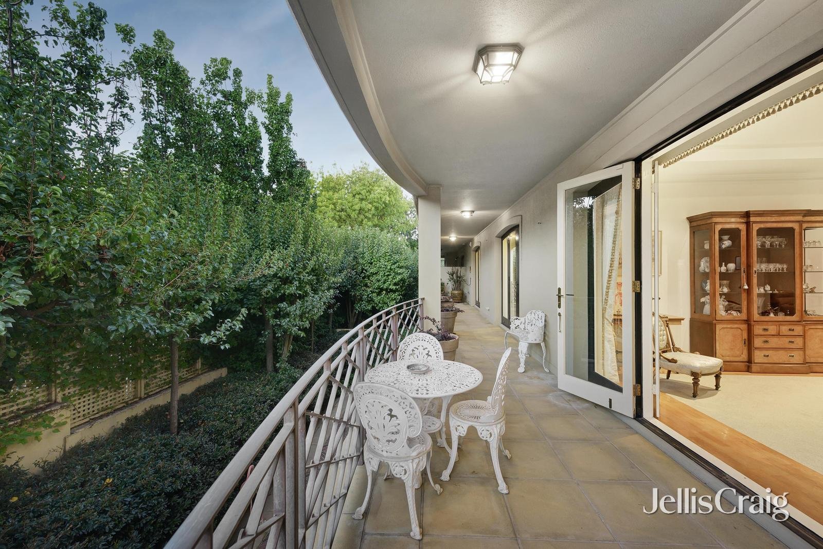 6/2-4 Lansell Court, Toorak image 10