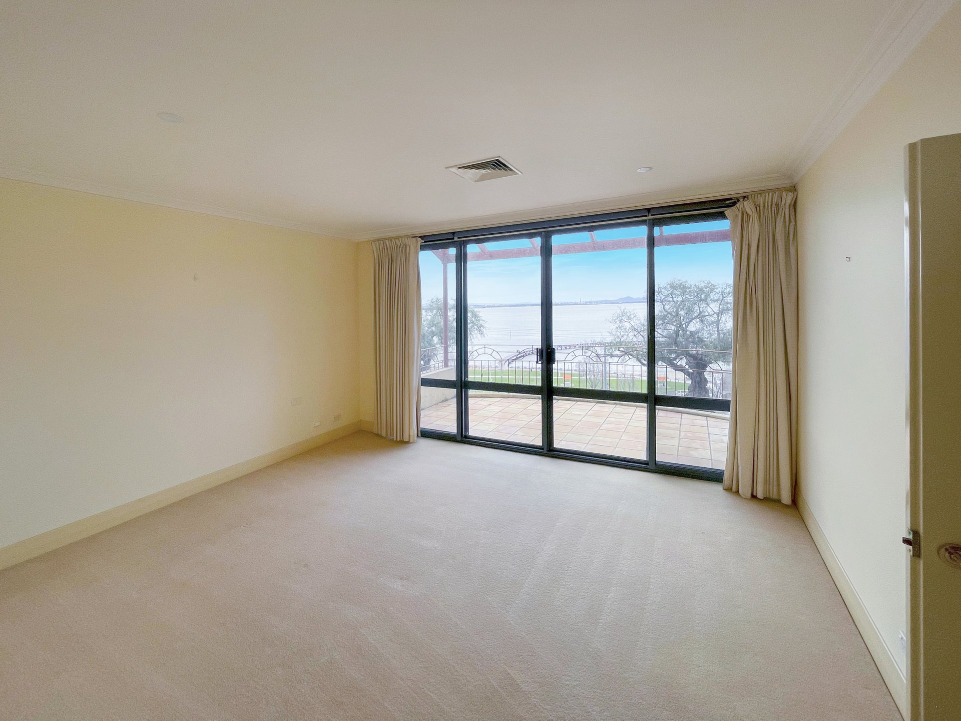 62 Eastern Beach Road, Geelong image 10