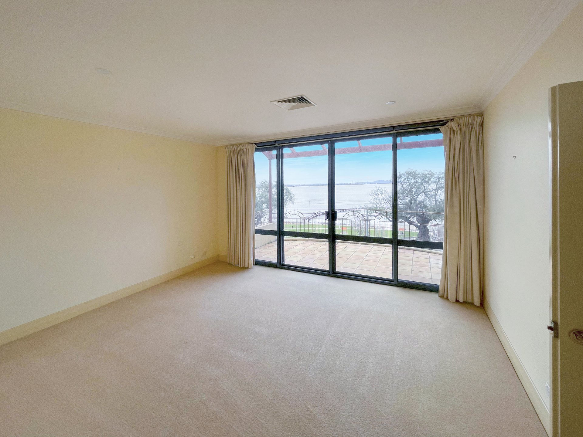 62 Eastern Beach Road, Geelong image 10