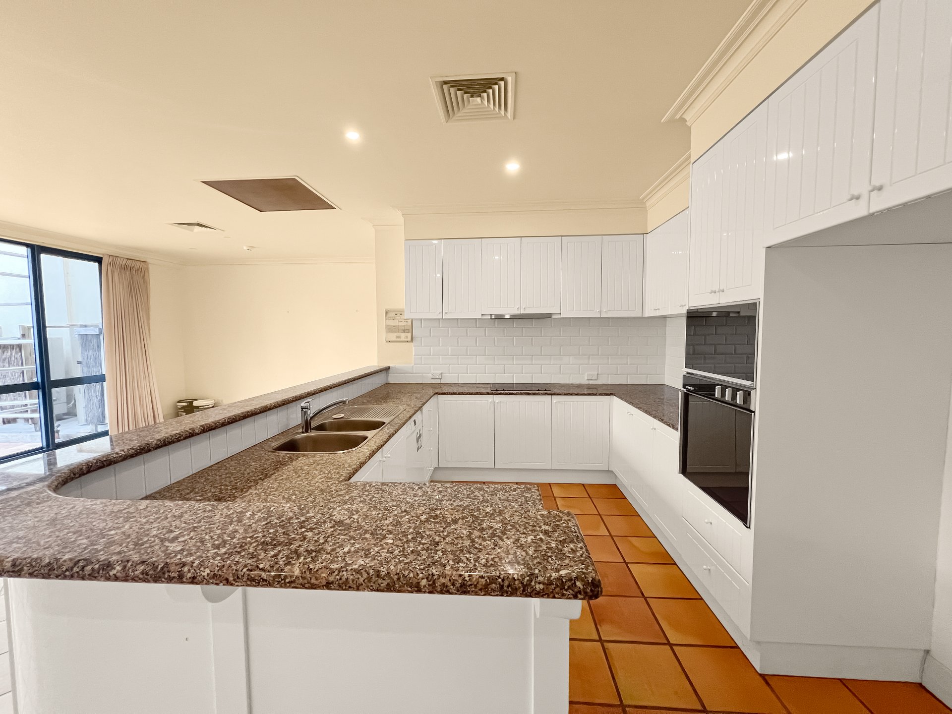 62 Eastern Beach Road, Geelong image 8