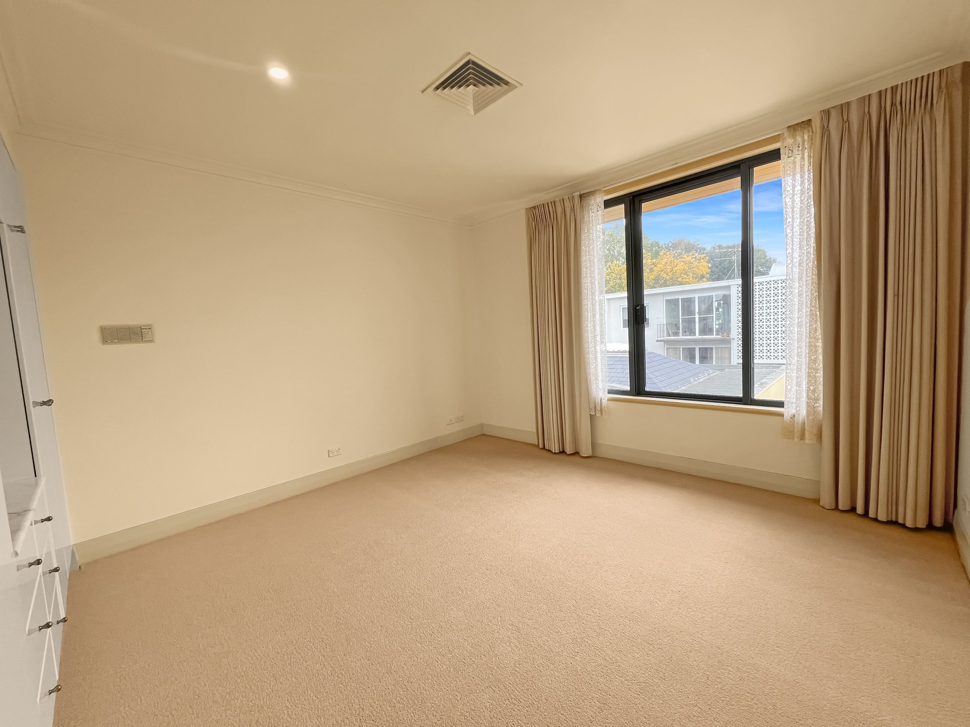 62 Eastern Beach Road, Geelong image 9