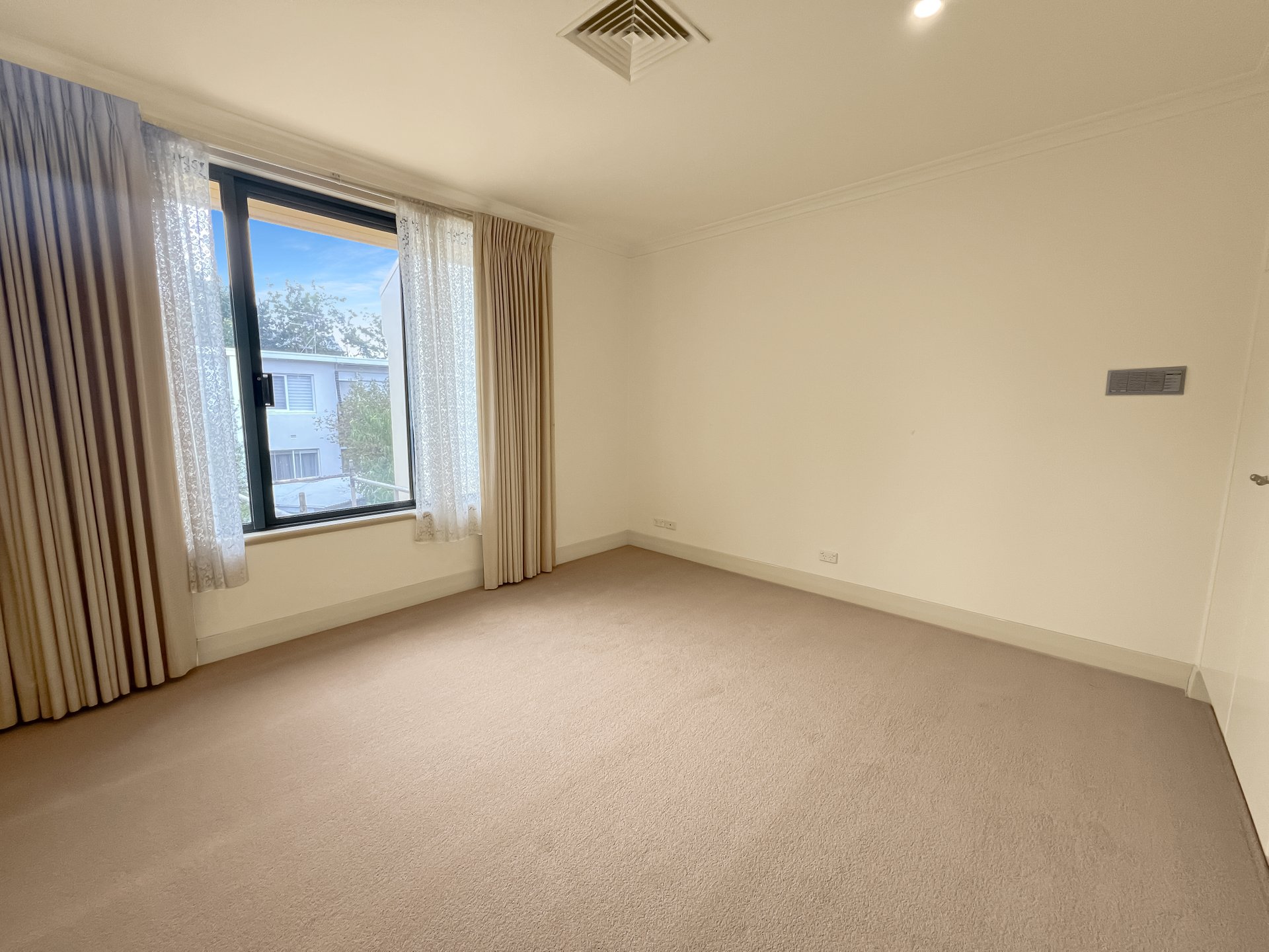 62 Eastern Beach Road, Geelong image 10