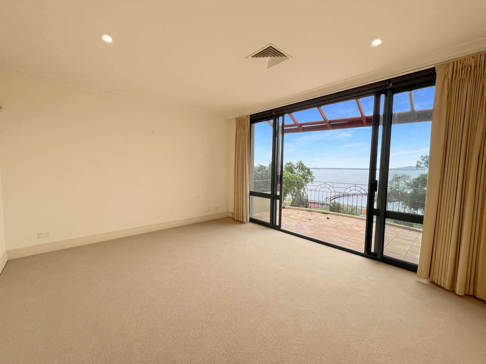 62 Eastern Beach Road, Geelong image 2