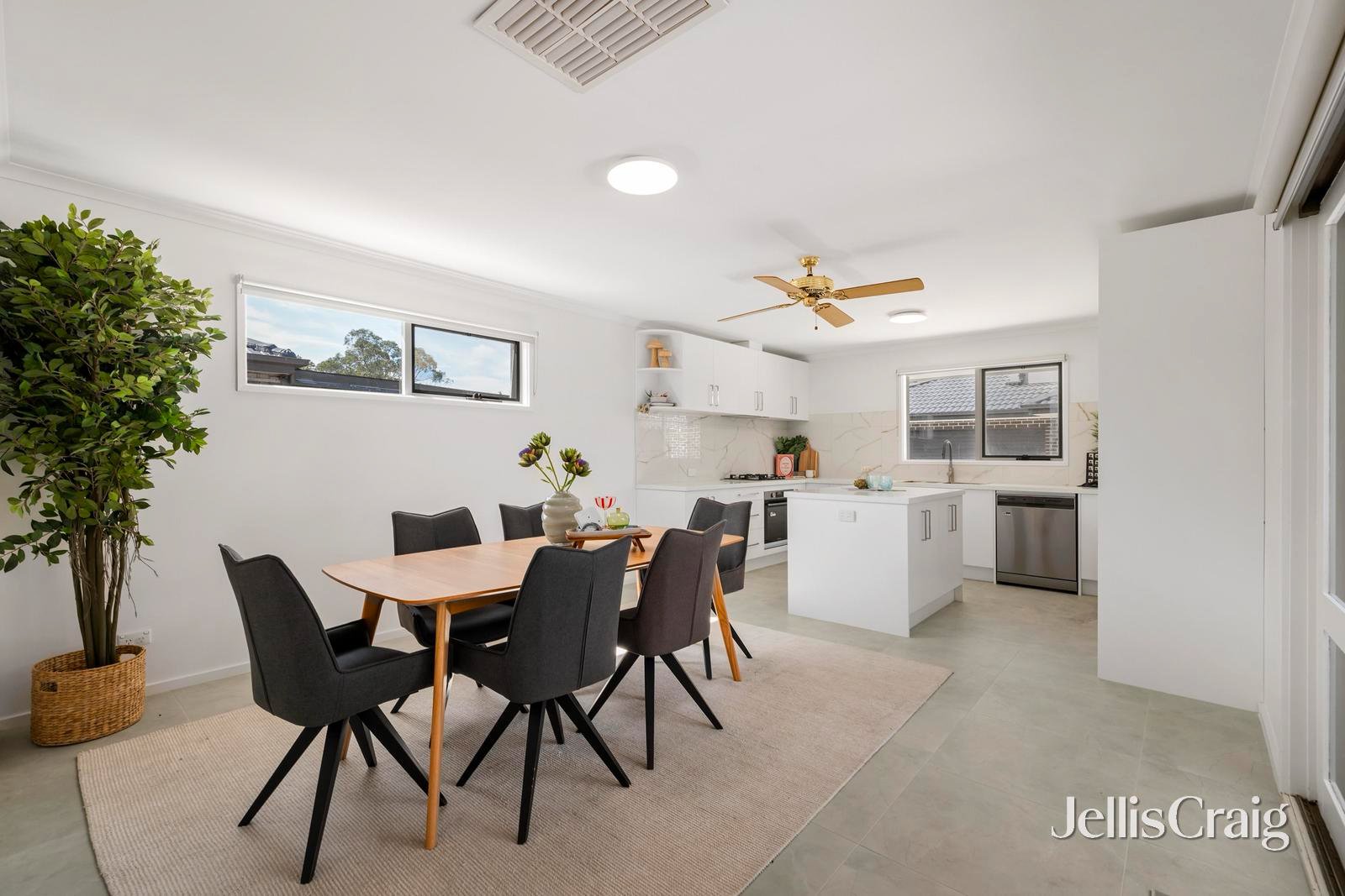 62 Greenslopes Drive, Mooroolbark image 5