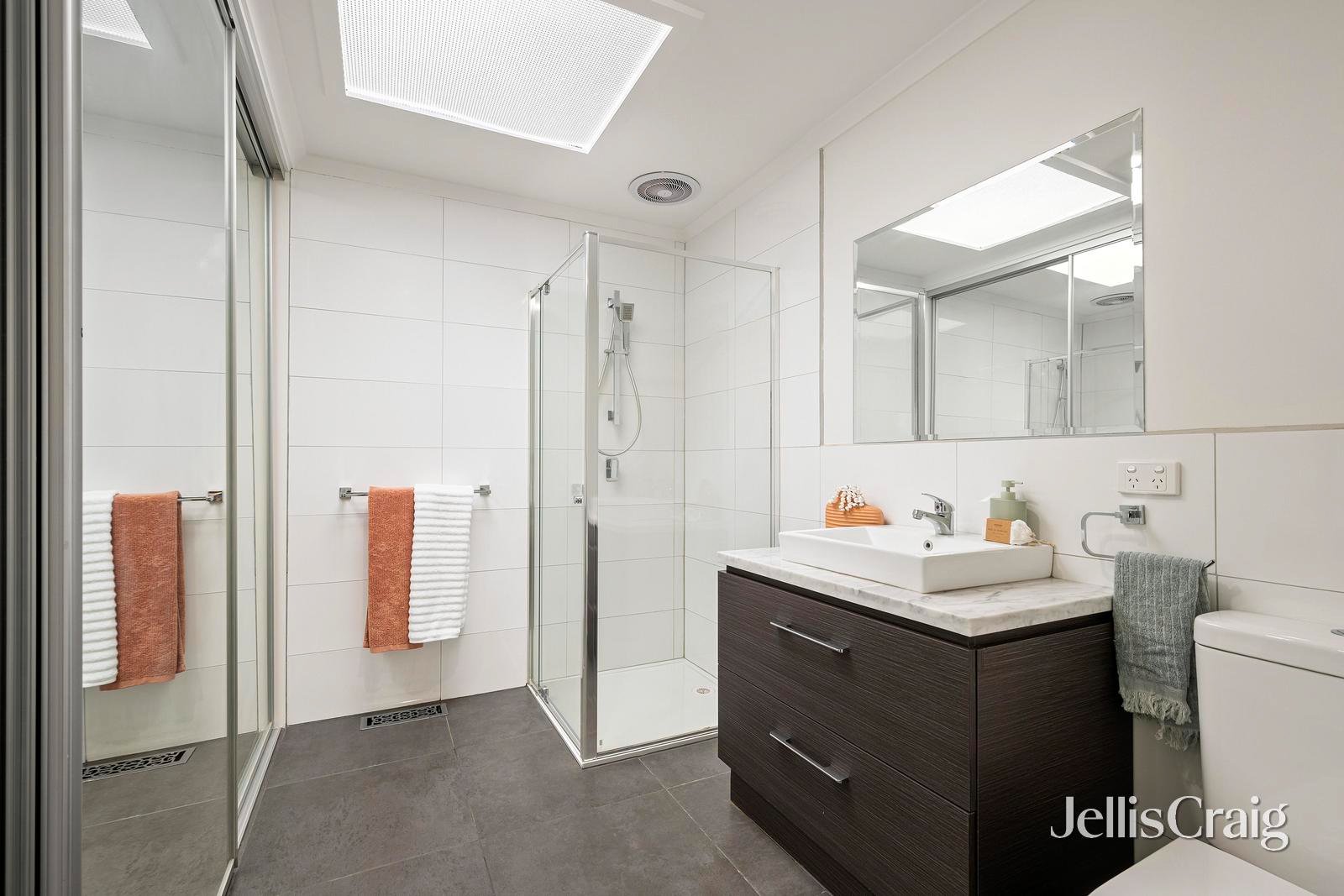 62 Greenslopes Drive, Mooroolbark image 8