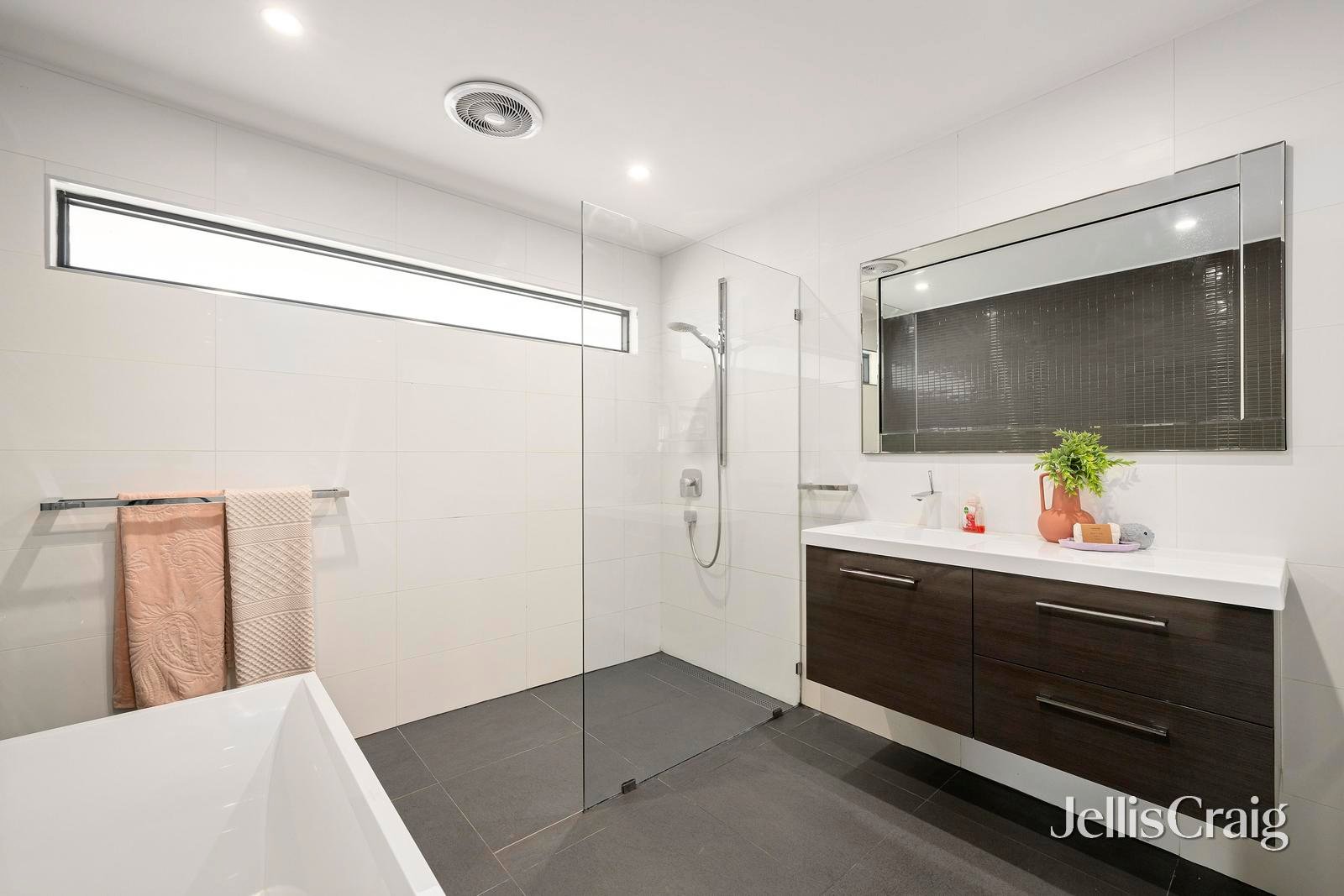 62 Greenslopes Drive, Mooroolbark image 11