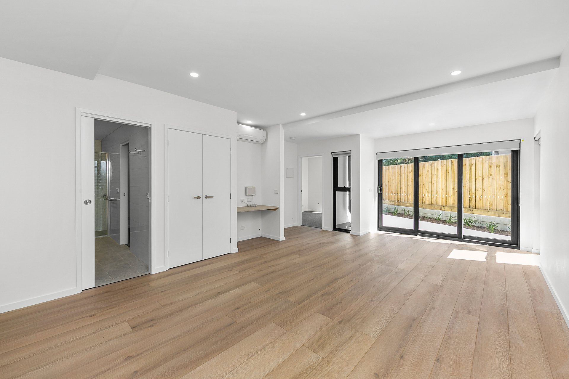 6/2 Howard Court, Clayton image 3