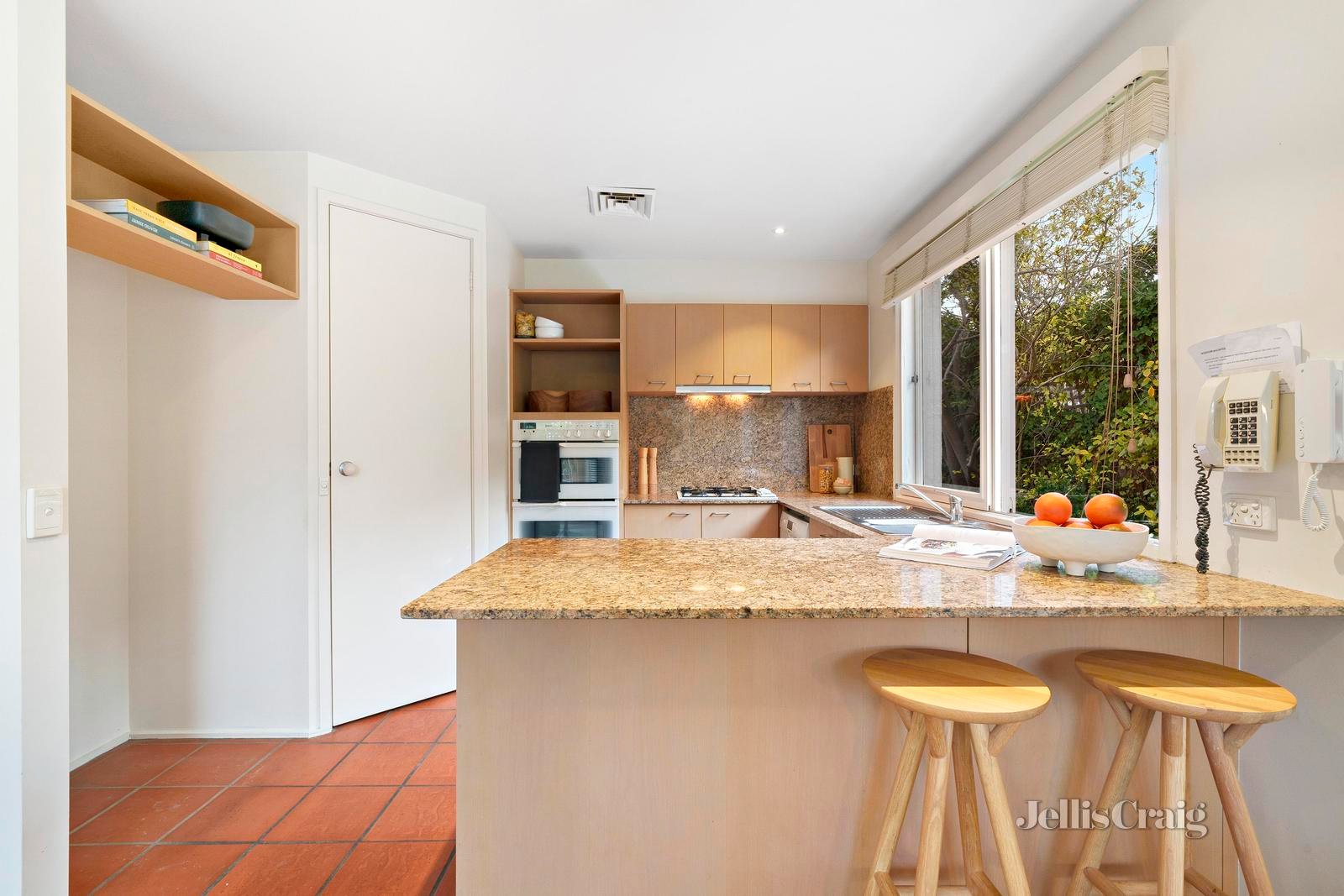 6/2 Knutsford Street, Balwyn image 6