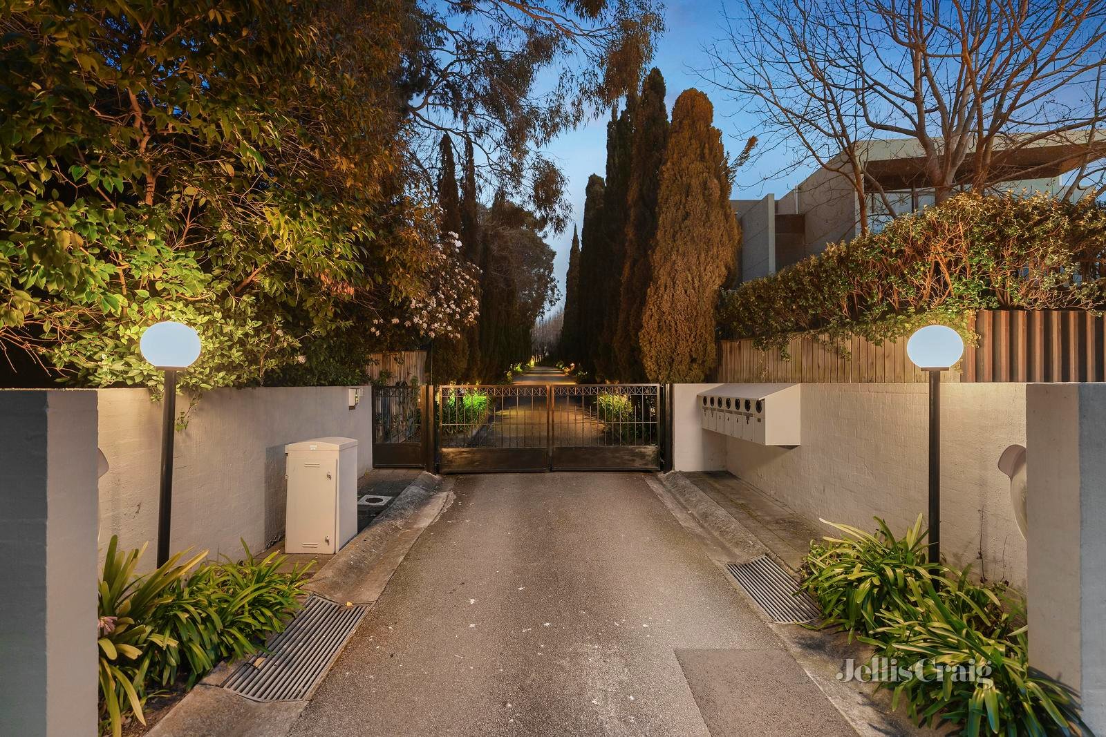 6/2 Knutsford Street, Balwyn image 13