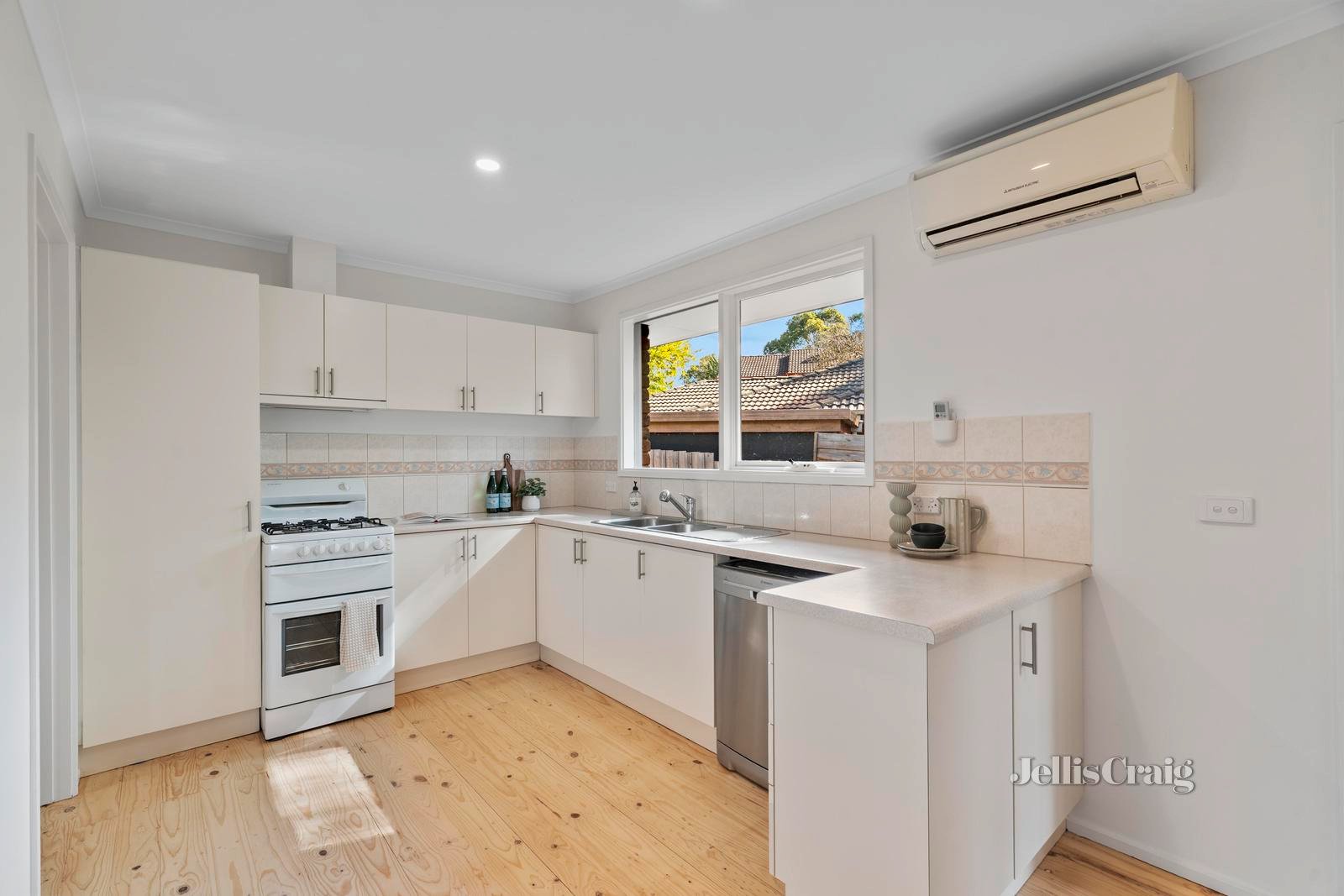 62 Langdale Drive, Croydon Hills image 5