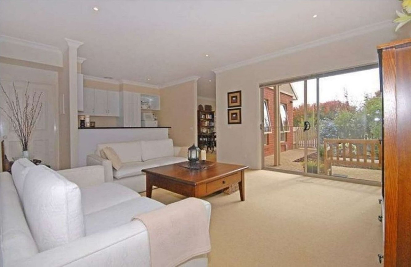 6/2 Mckelvie Court, Glen Waverley image 2