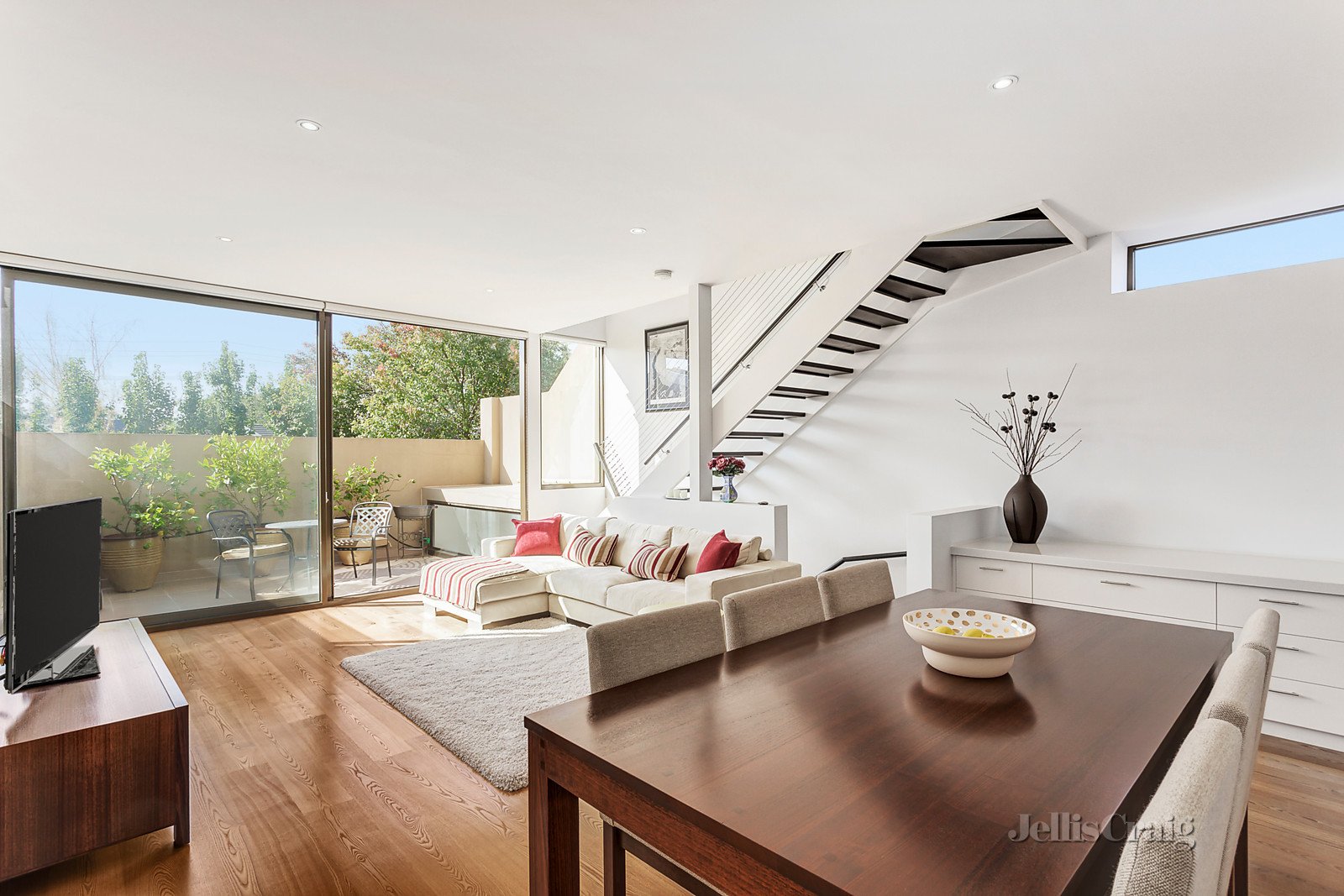 6/2 Mercer Road, Armadale image 2