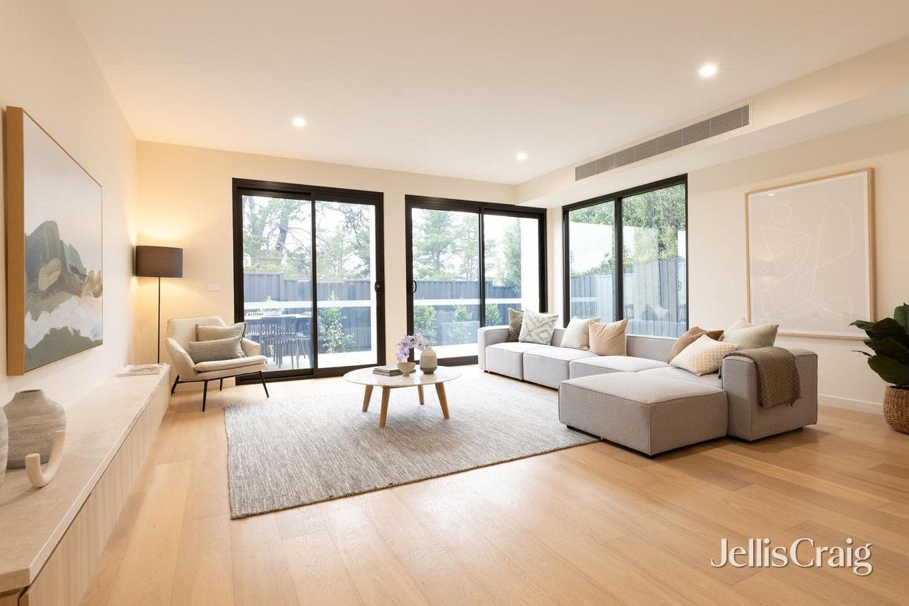6/2 Ruda Street, Doncaster image 3