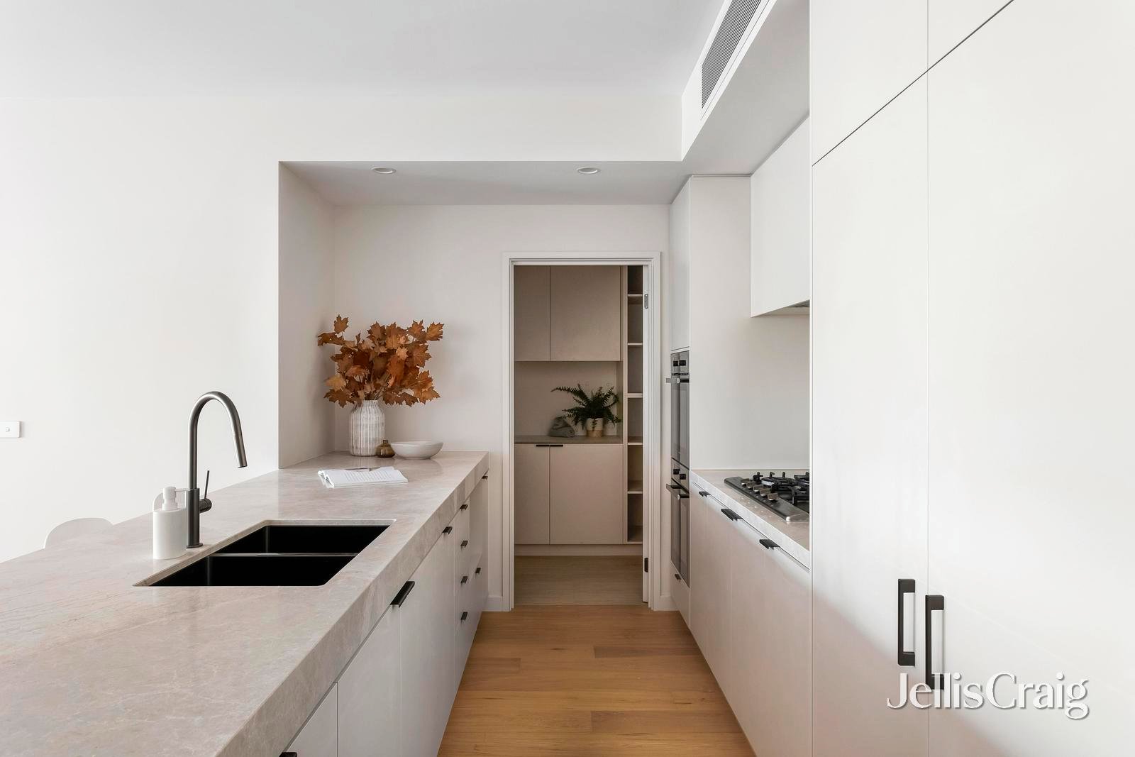 6/2 Ruda Street, Doncaster image 4