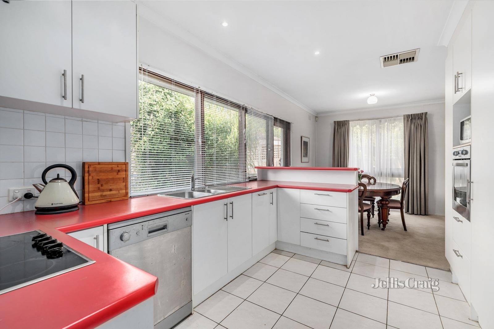 62 Westlands Road, Glen Waverley image 3