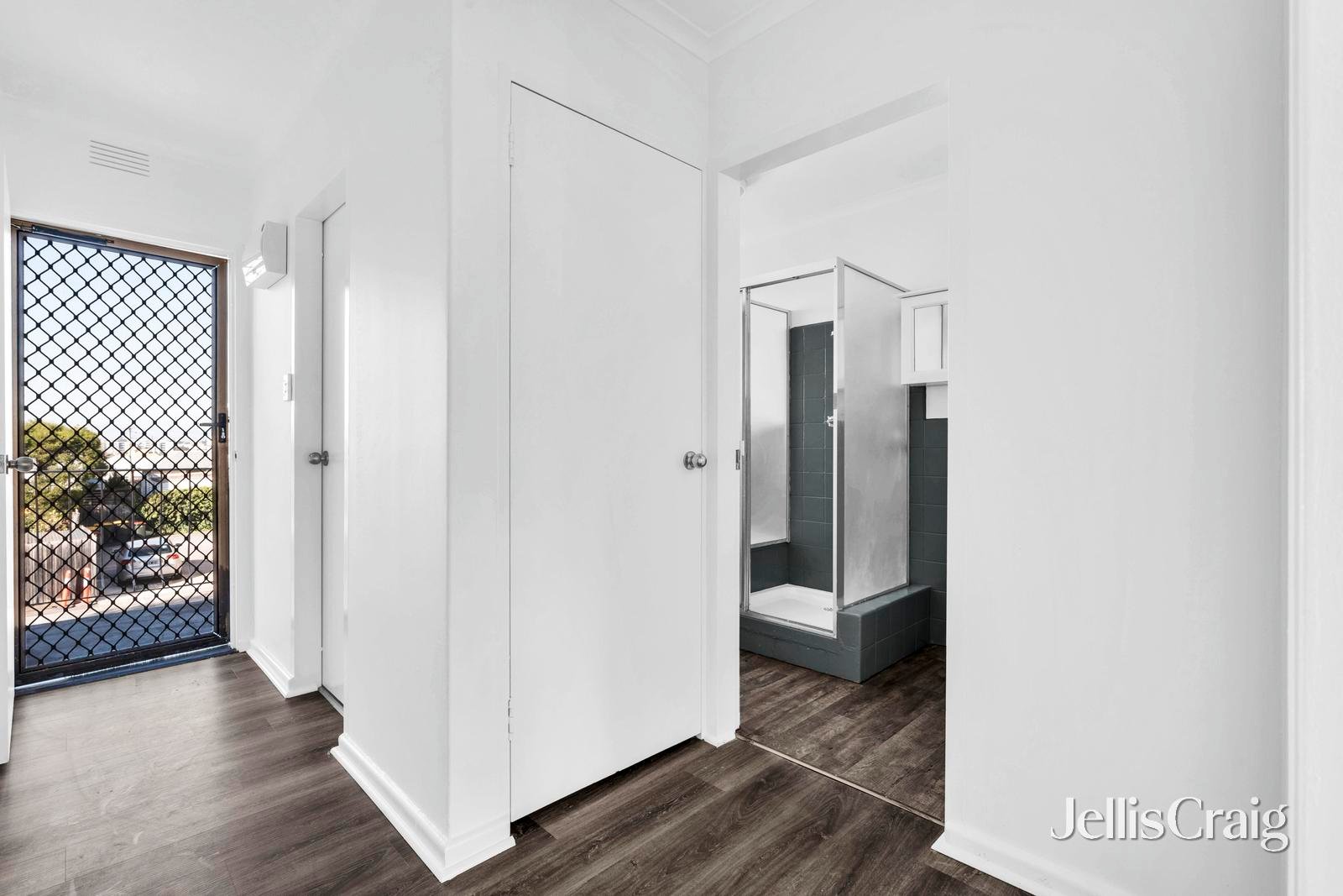 6/20 Fitzgerald Road, Essendon image 2