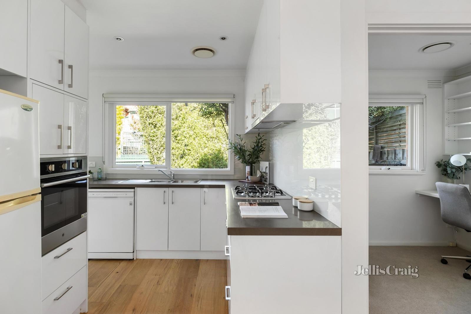 6/20 Lysterville Avenue, Malvern image 4
