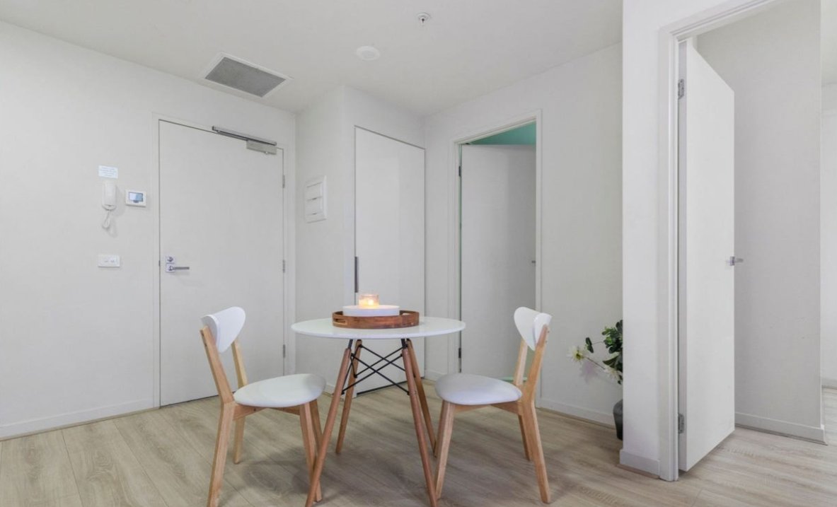 6203/568 Collins Street, Melbourne image 4