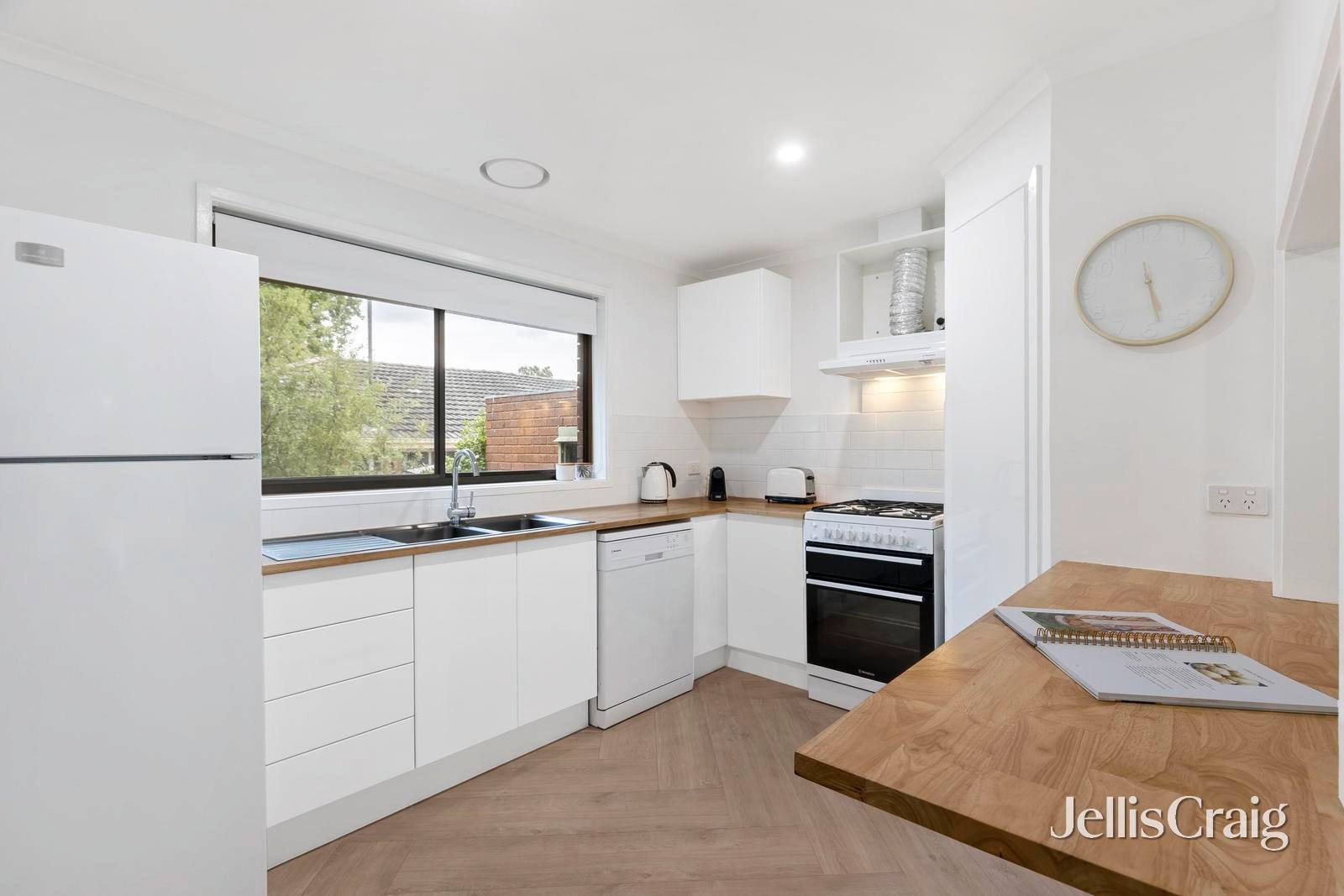 6/208 Hull Road, Mooroolbark image 3