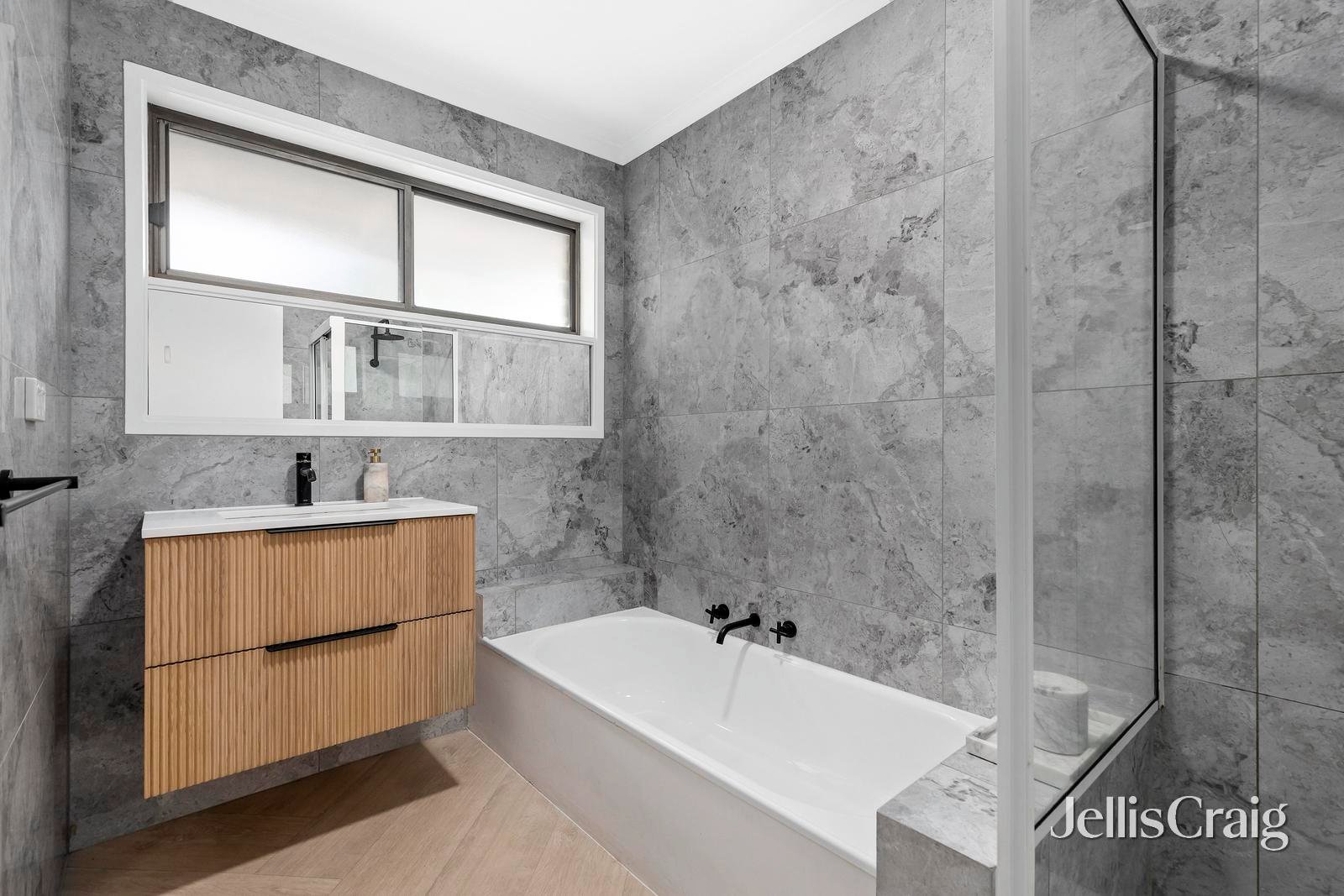 6/208 Hull Road, Mooroolbark image 7