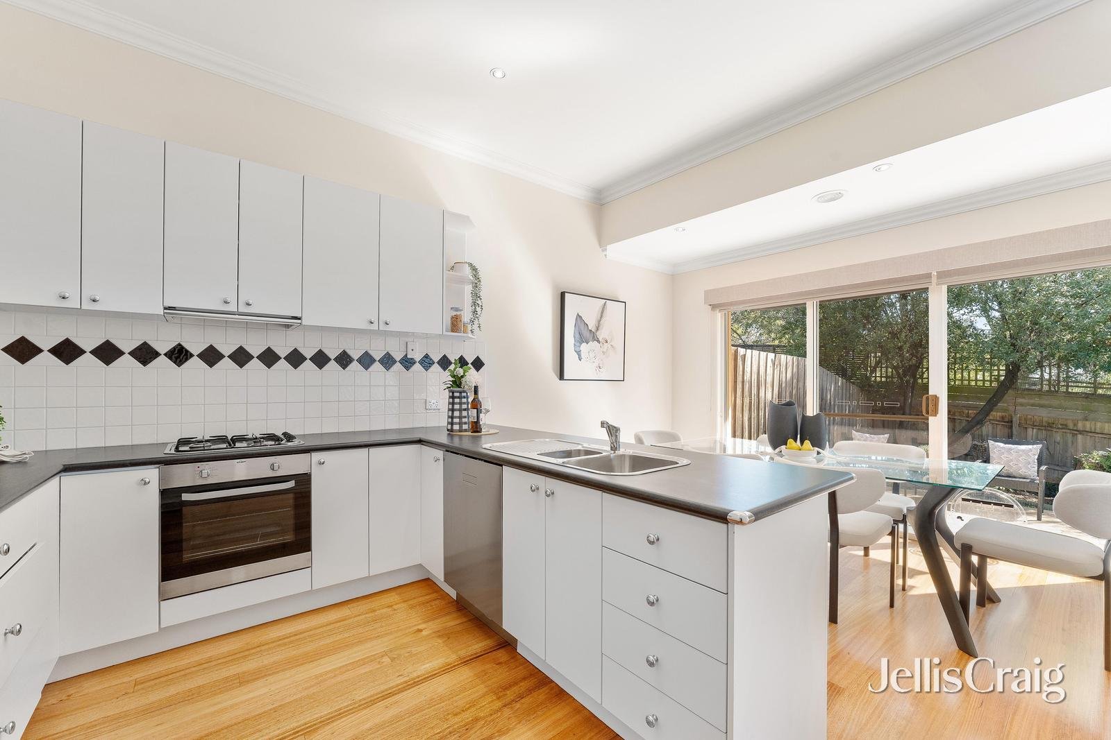 6/21 Burnett Street, Mitcham image 6