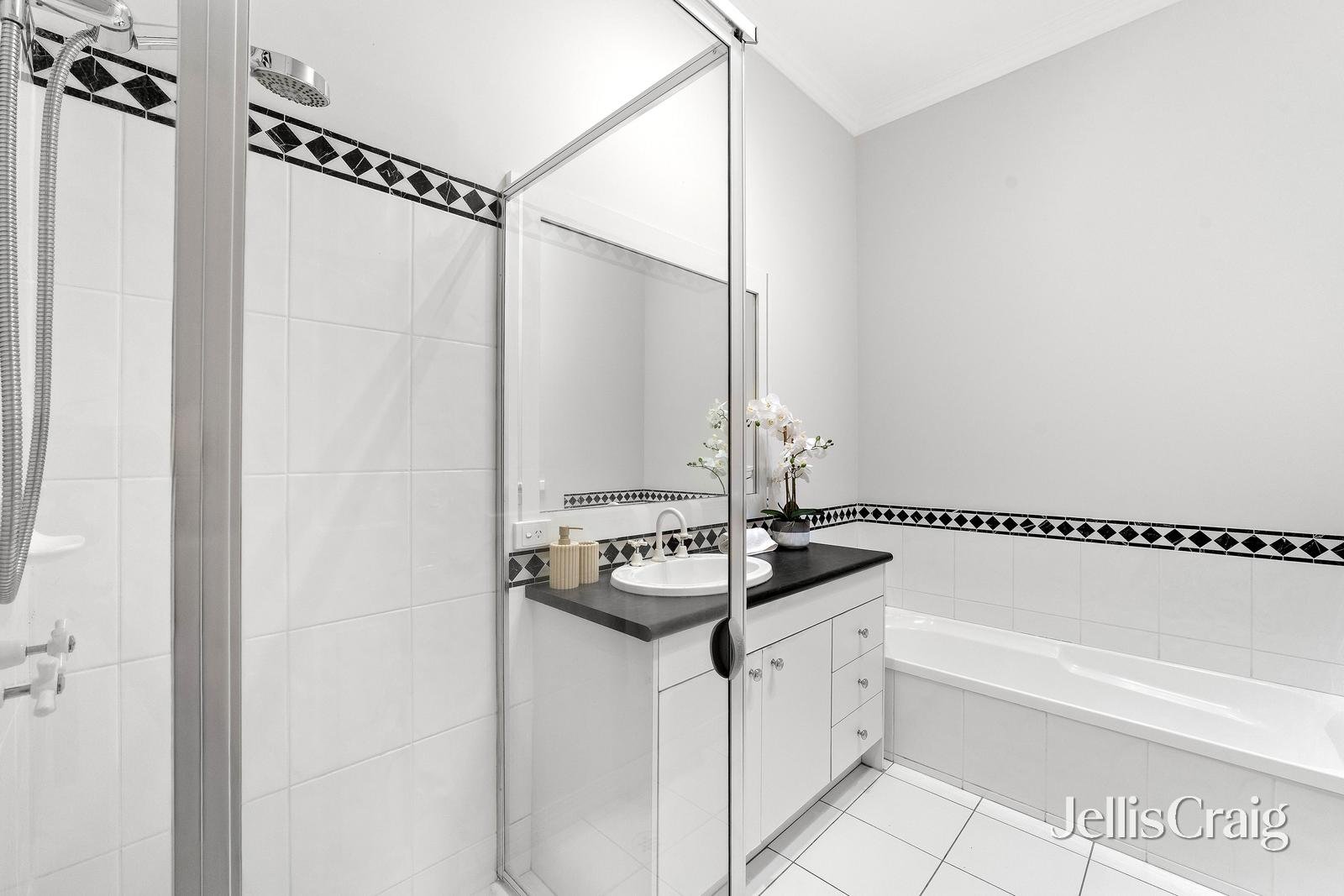 6/21 Burnett Street, Mitcham image 8