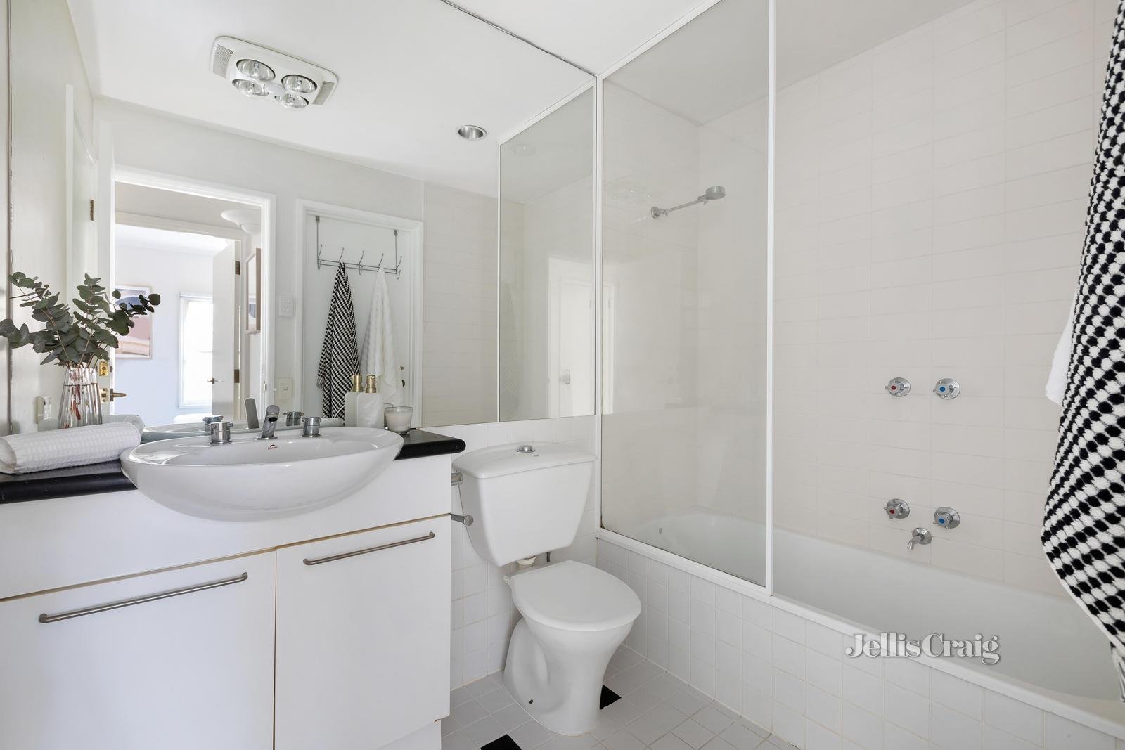 62/1 Wellington Crescent, East Melbourne image 5