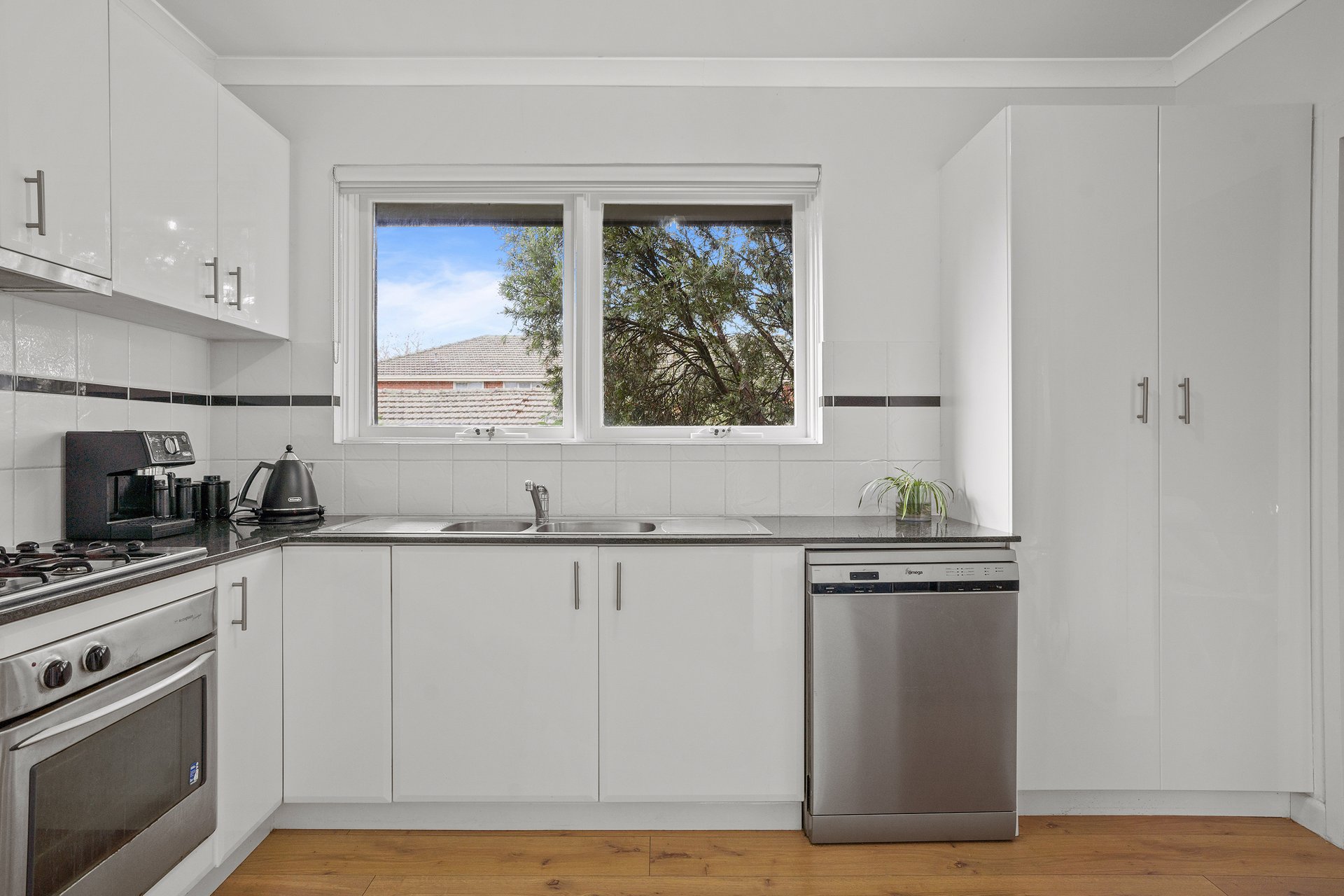 6/22 Weir Street, Balwyn image 3