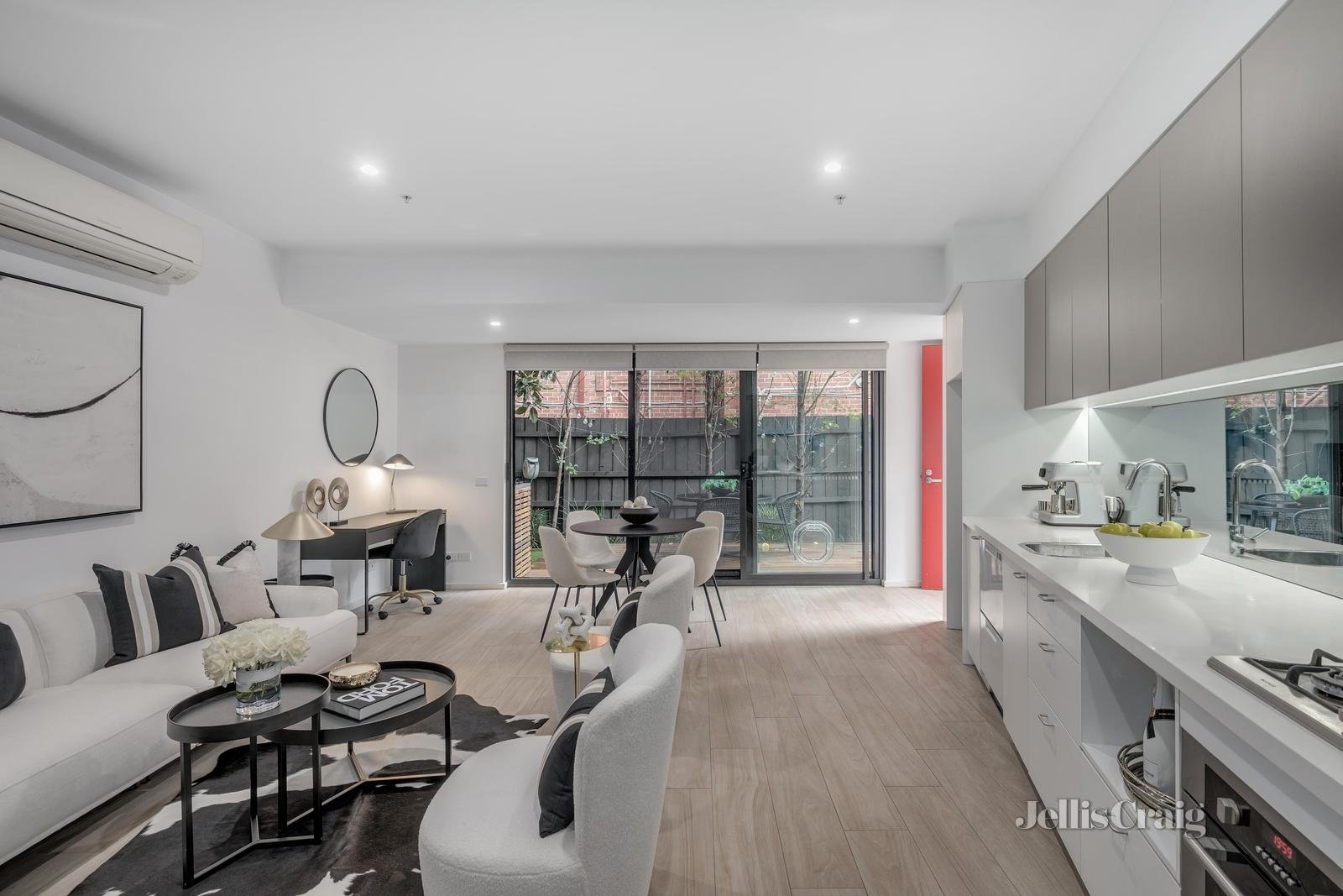 6/23 Mitford Street, St Kilda image 2