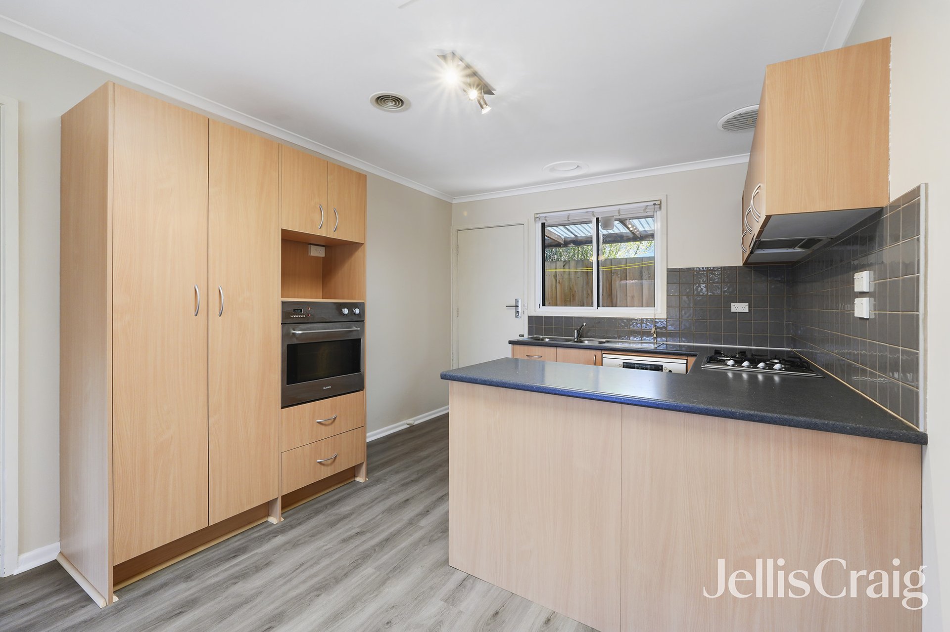 6/24 Bear Street, Mordialloc image 3