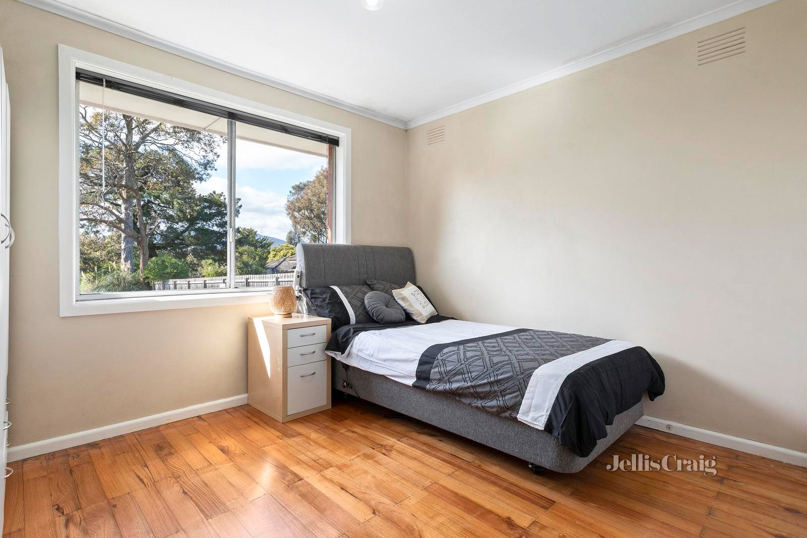 6/24 Lusher Road, Croydon image 5