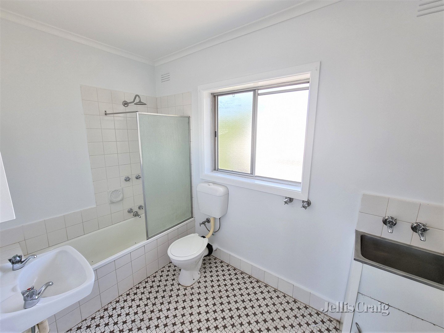 6/242 Clarke Street, Northcote image 4