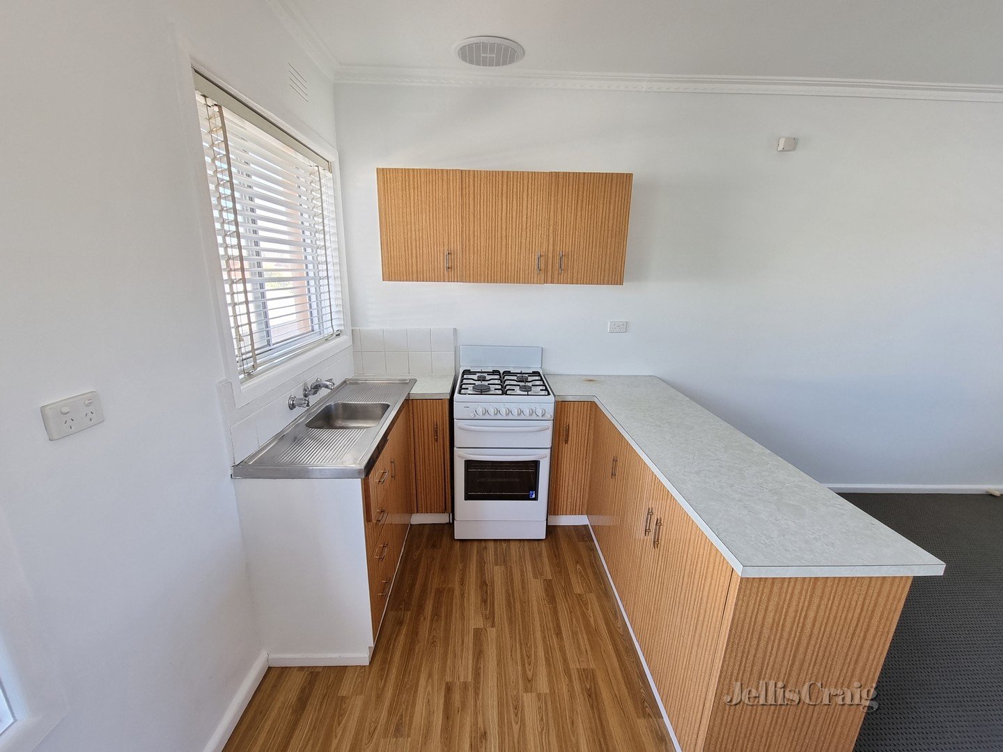 6/242 Clarke Street, Northcote image 2