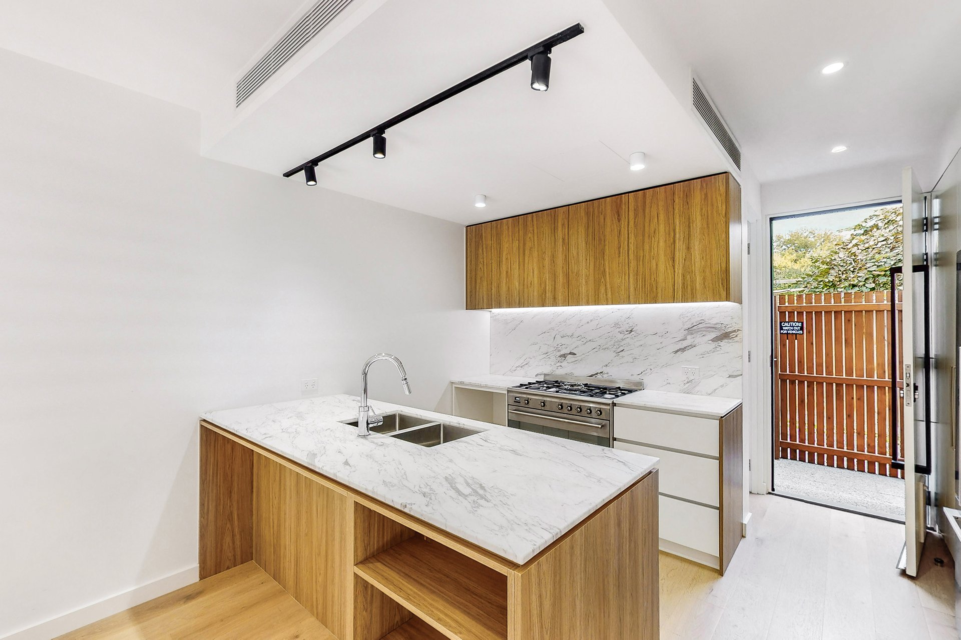 6/28 Flower Street, Essendon image 3
