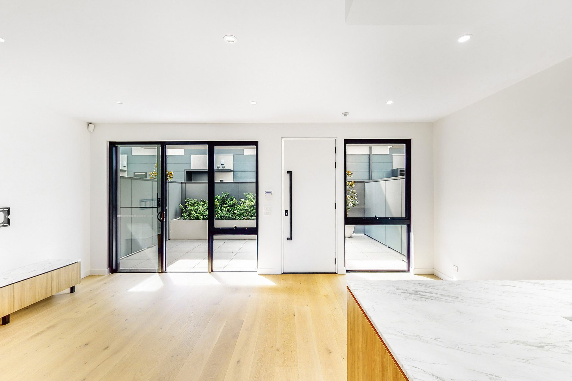6/28 Flower Street, Essendon image 4