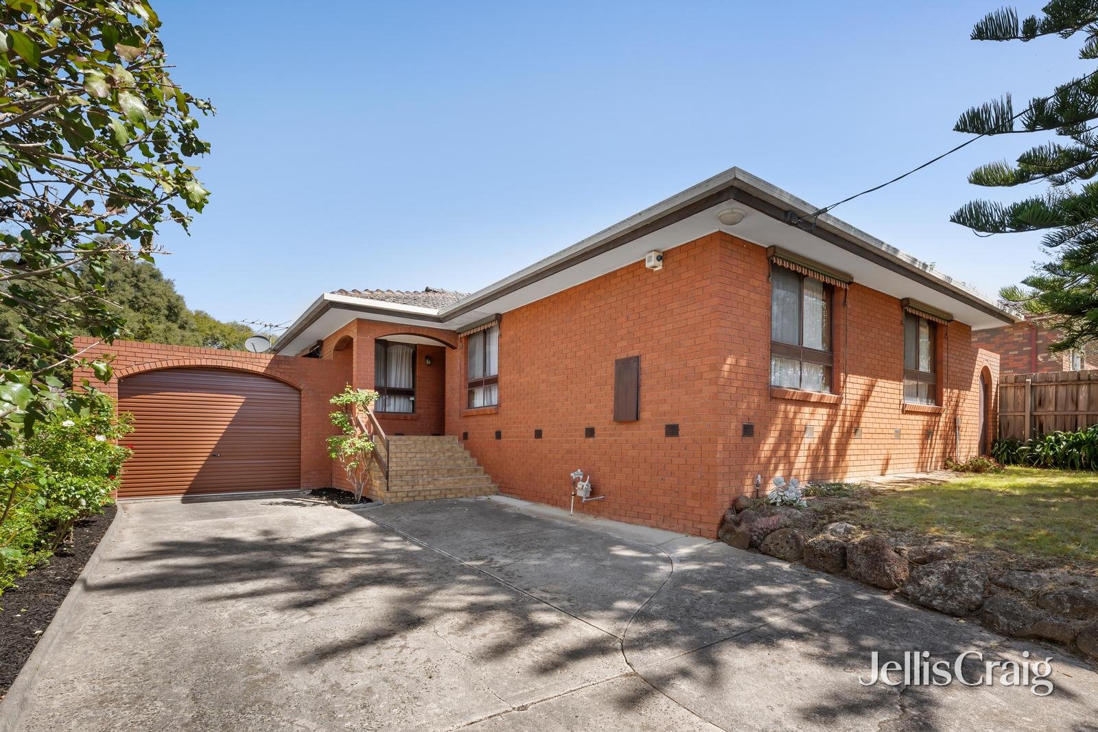 628 Highbury Road, Glen Waverley image 1